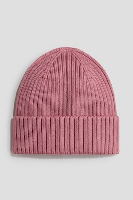 Ribbstickad beanie