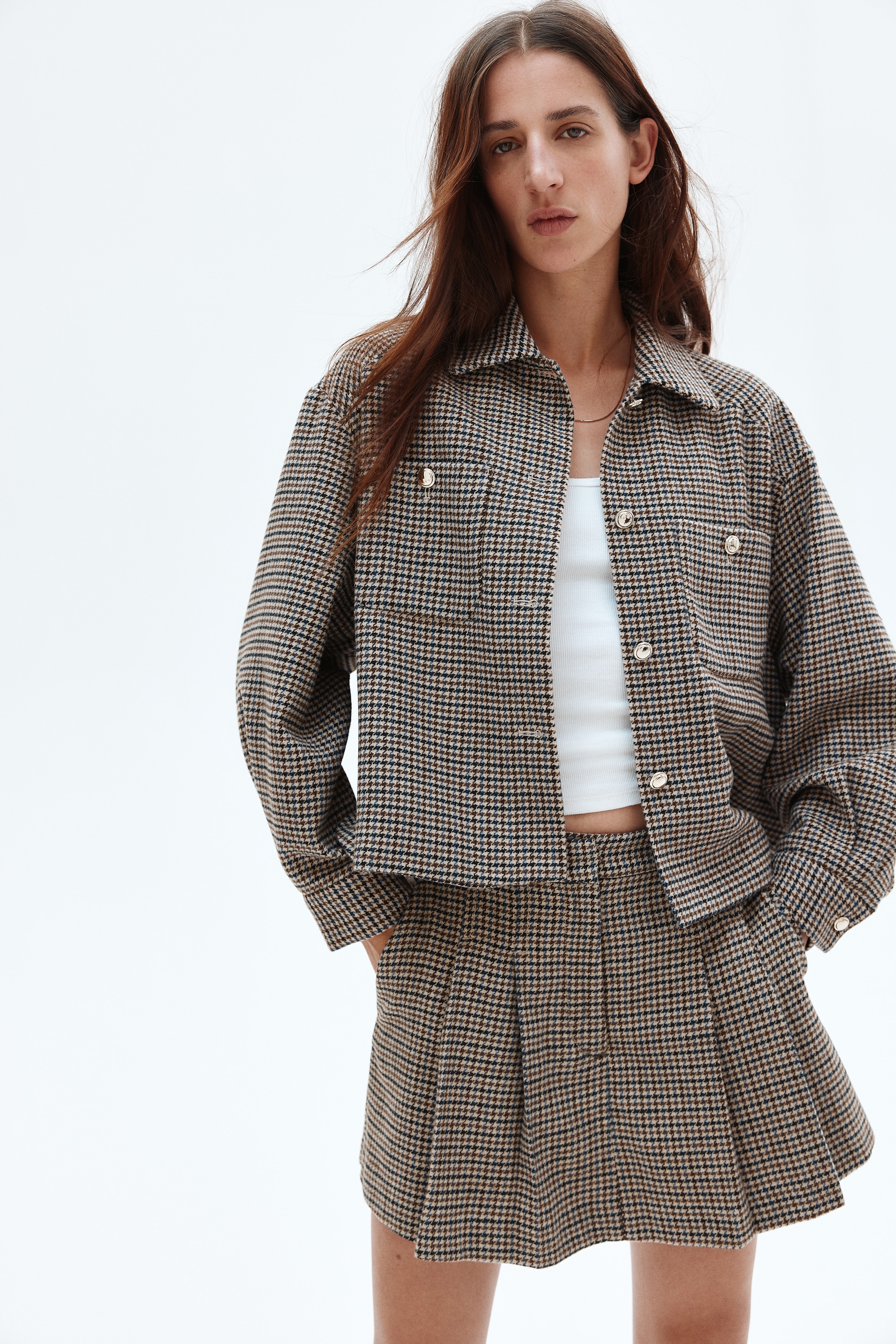 Ladies - Light beige/Dogtooth pattern Pleated skort - Size: 4  - H&M