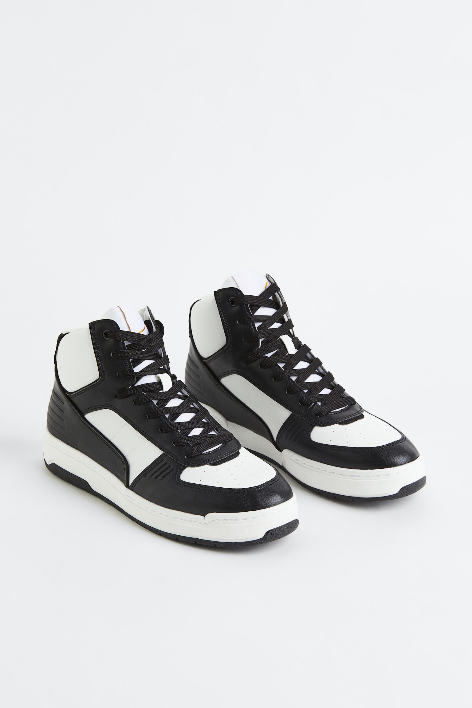 Hi Top Sneakers - Black/White - 4