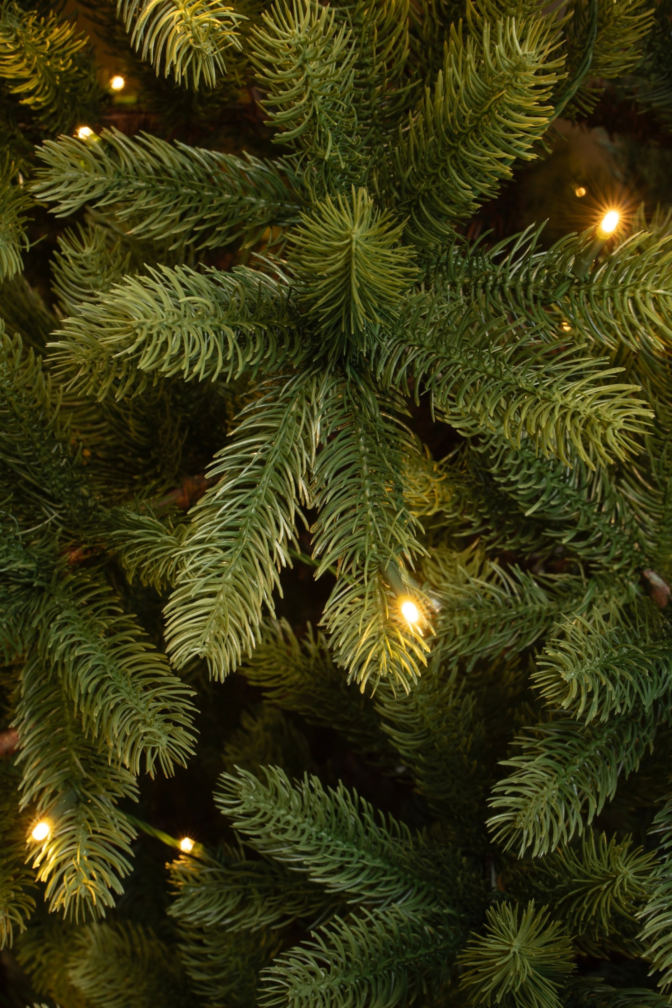 Größeres Bild ansehen: Beleuchteter Künstlicher Weihnachtsbaum - Grün - Black Box Trees - Home All | H&M DE 4