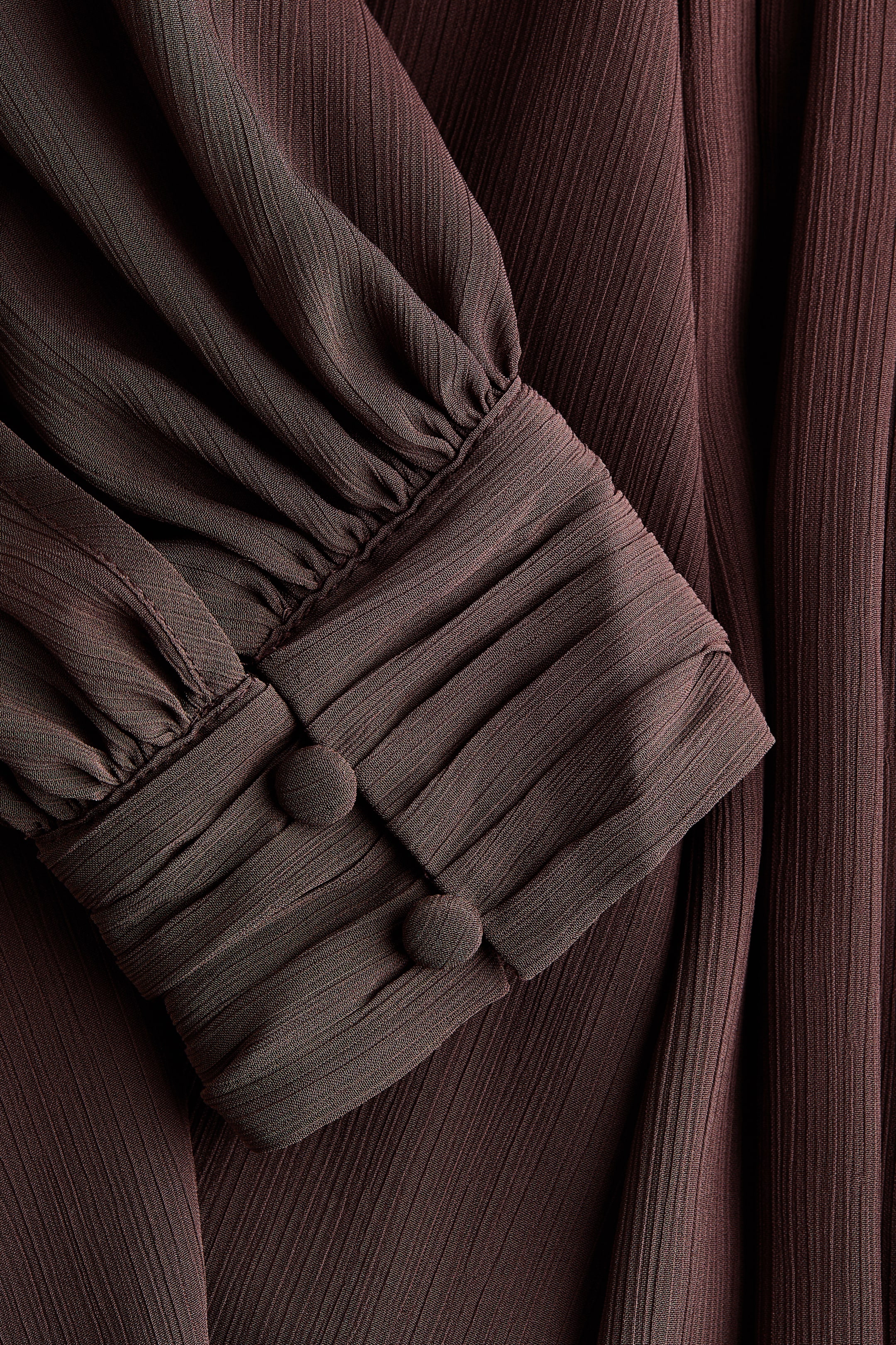 Vezi imaginea mai mare: MAMA Rochie din șifon cu mâneci lungi - Maro-închis - FEMEI | H&M RO 7