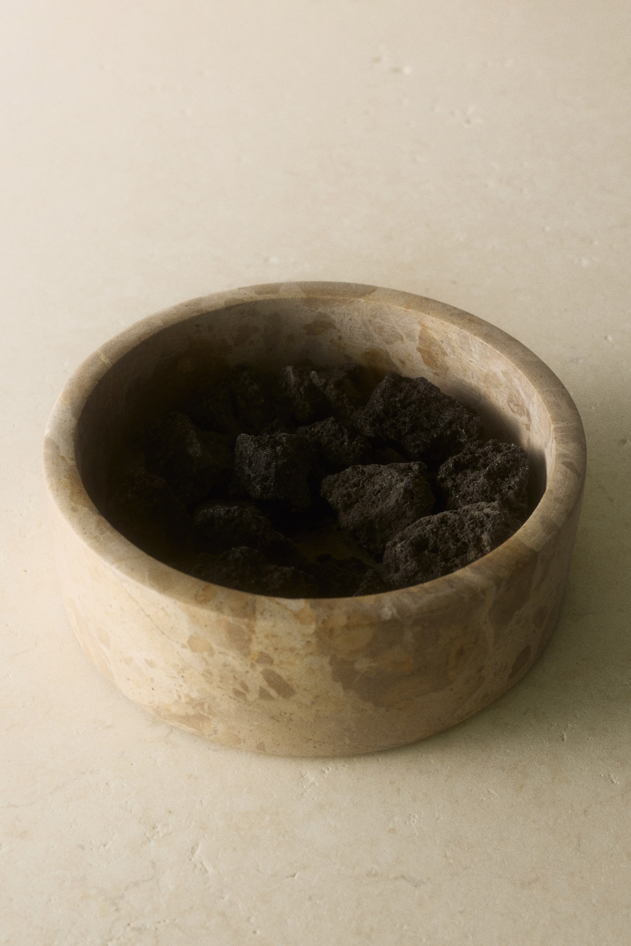 Vis større bilde: Lava stone diffuser - Lys beige/Marmorert - Home All | H&M NO 1