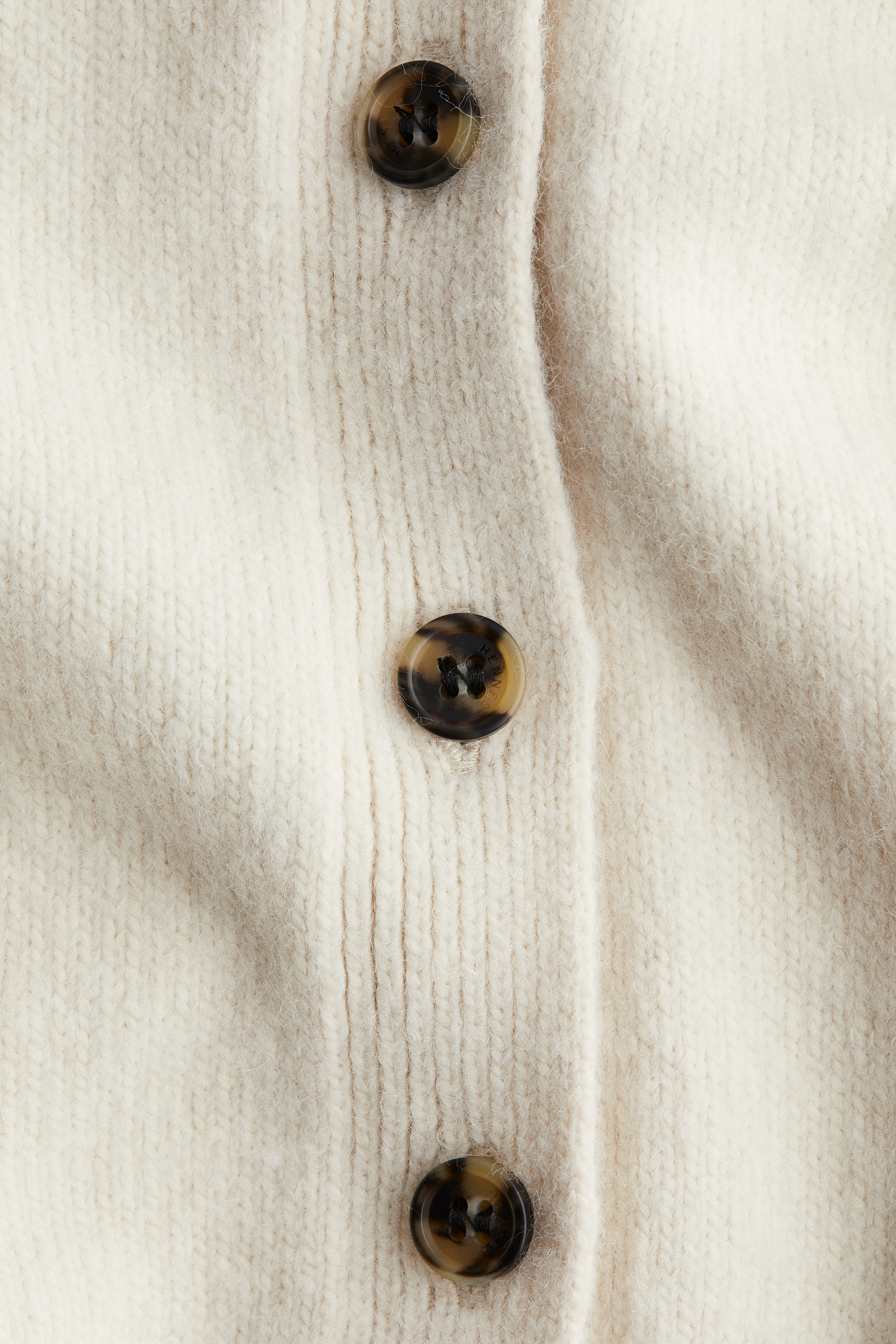 Short-sleeved collared cardigan