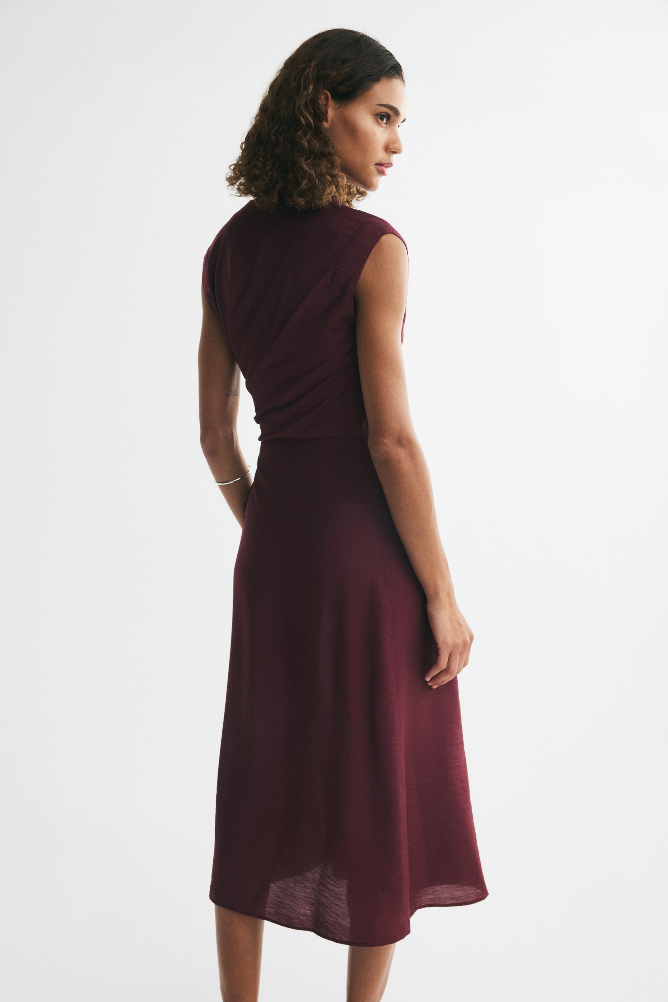 Robe sans manches avec détail croisé