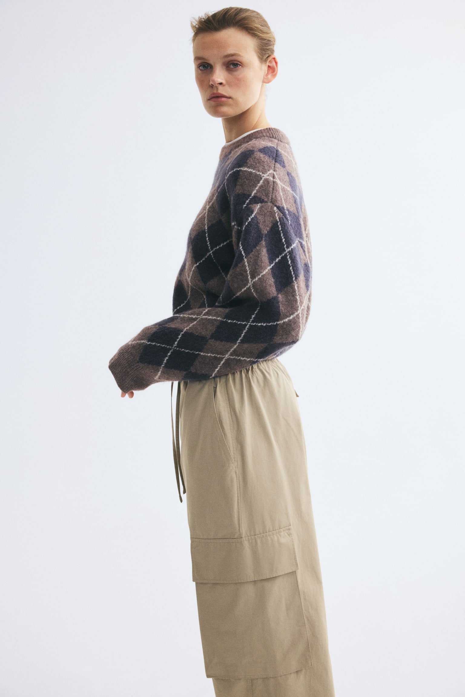 Женский свитер H&M Oversized Knit, цвет: Серо-коричневый / С ромбами — фото 5
