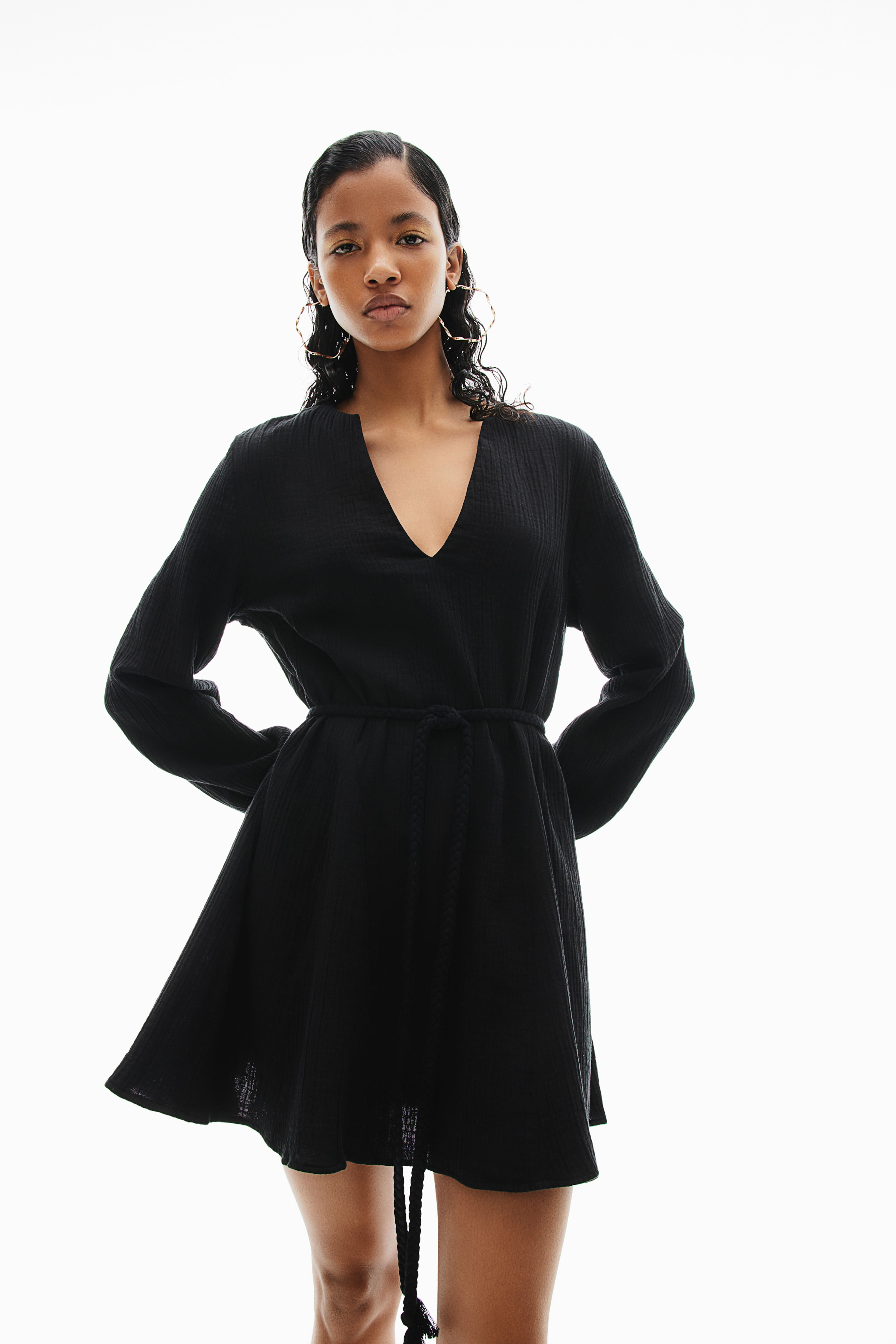 H&m black long sleeve shops dress