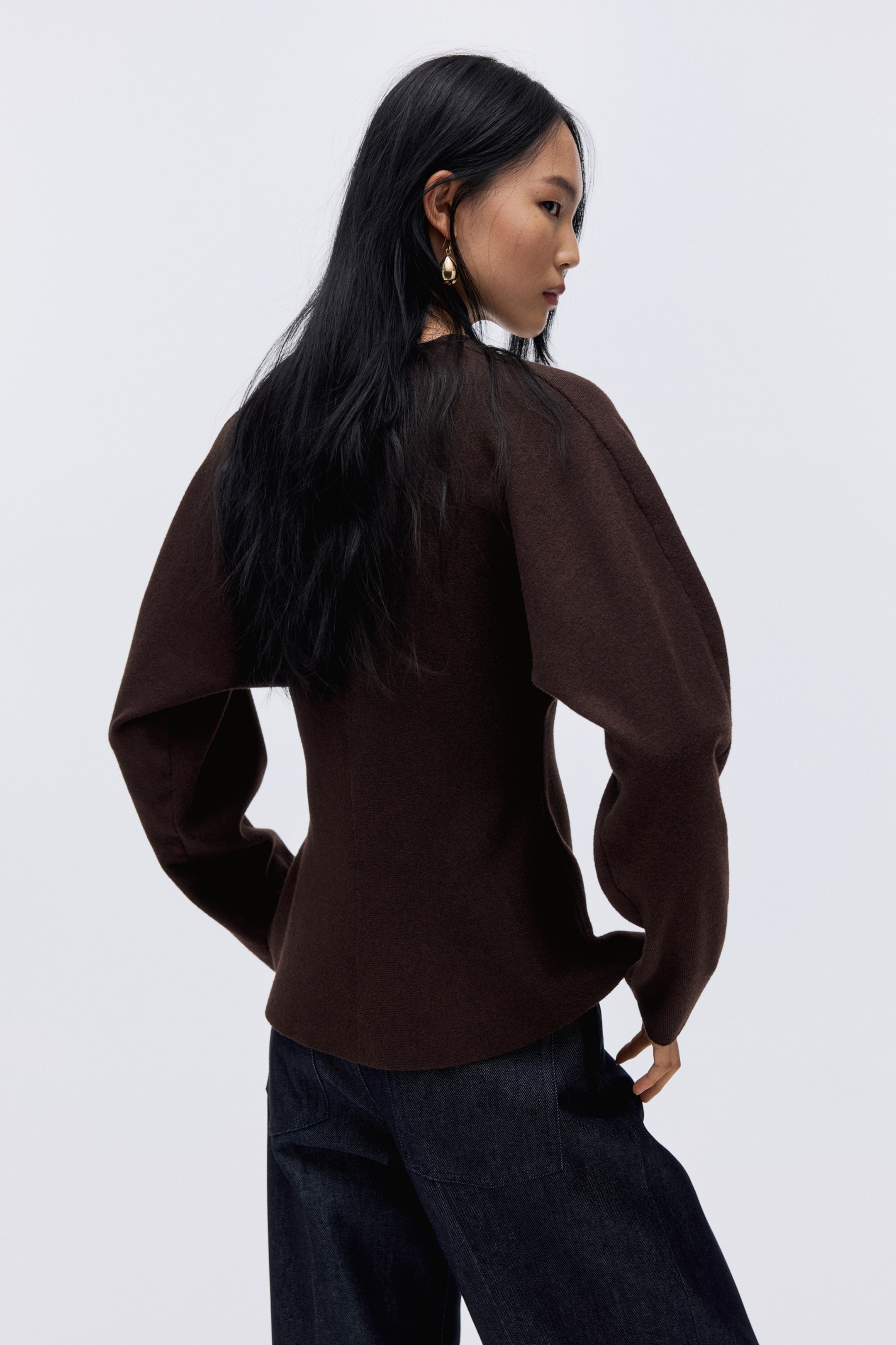 Ingrandisci l'immagine: Knitted V-neck top - Marrone scuro - DONNA | H&M CH 4