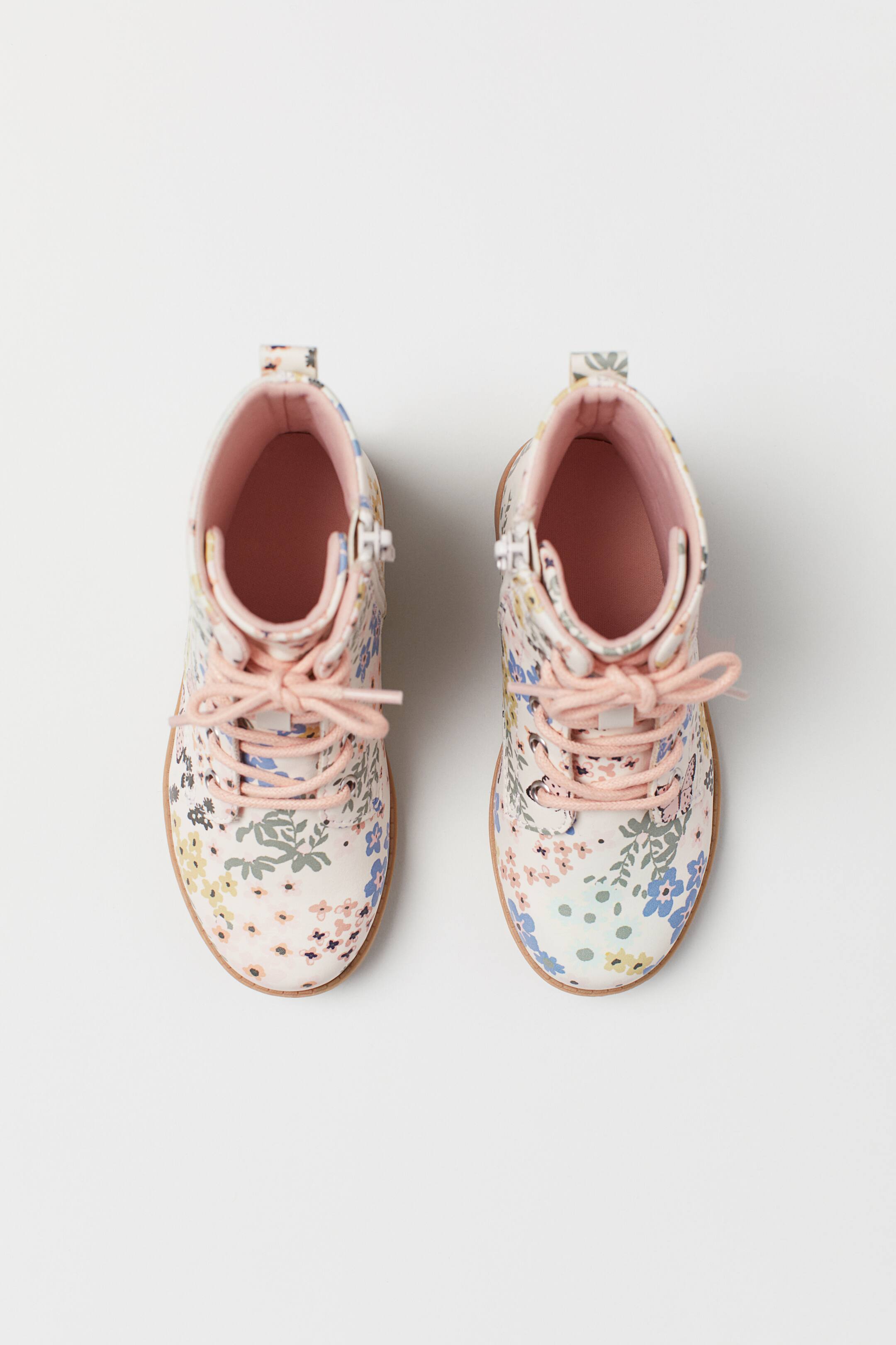 Zobrazit větší obrázek: Vysoké vzorované boty - Světle béžová/květovaná - DĚTI | H&M CZ 2