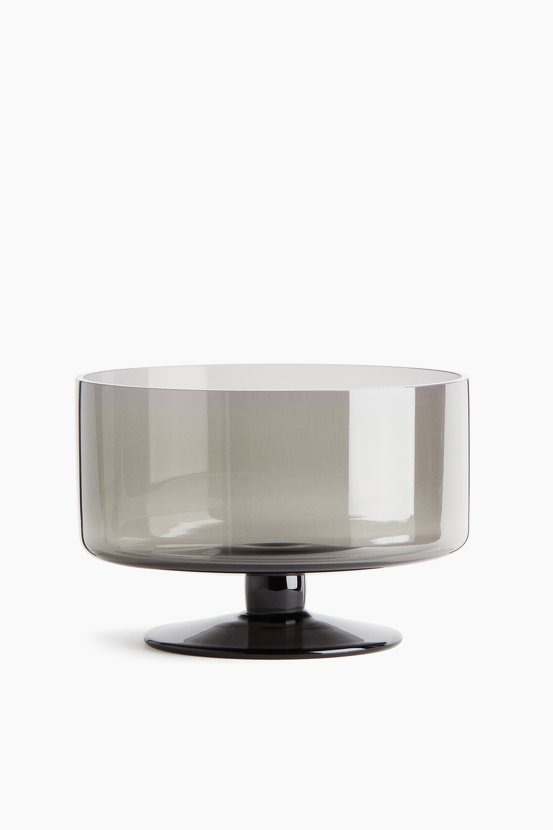 Mouth-blown glass serving bowlModel