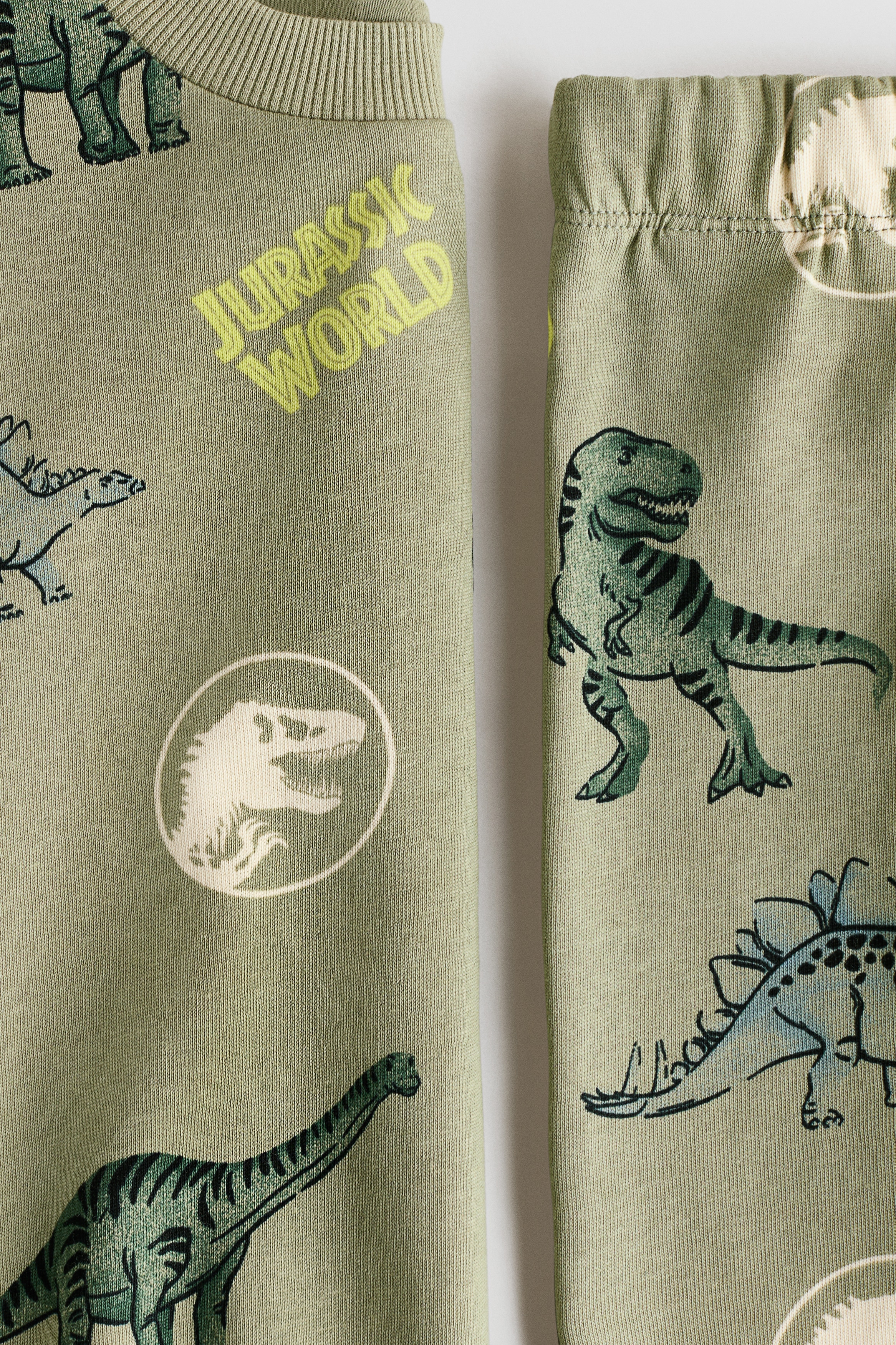 Khaki green/Jurassic World 2-piece Printed Sweatsuit for kids | H&M US