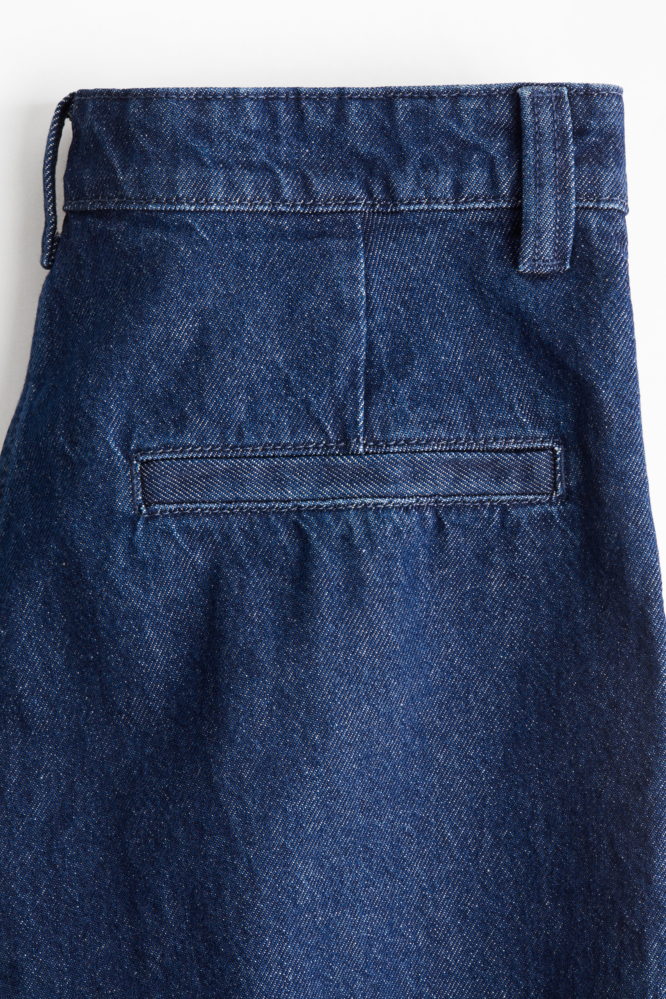 Pleated denim shorts
