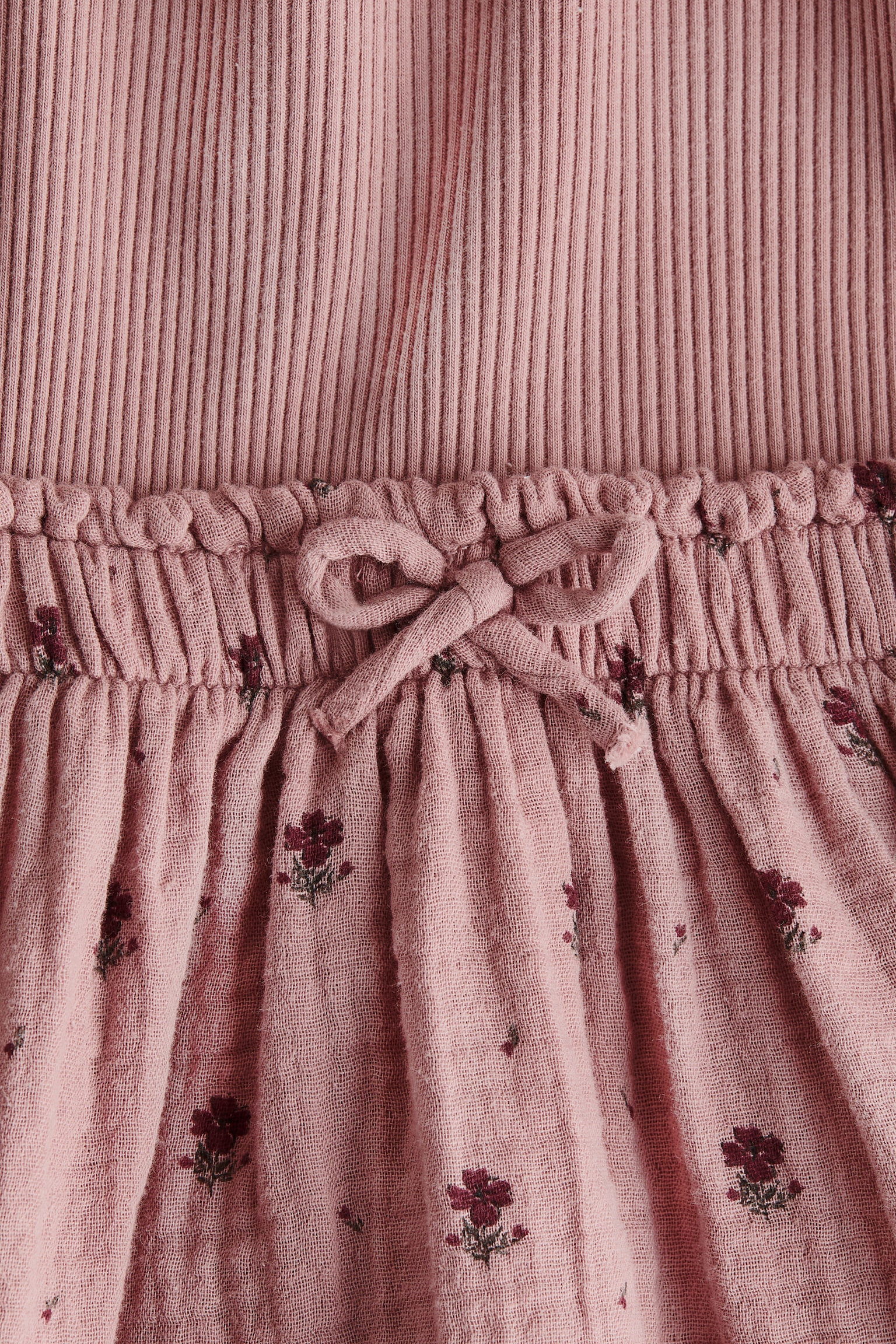 Ribbet kjole i bomuld - Støvet rosa/Blomstret/Lyslilla - 2