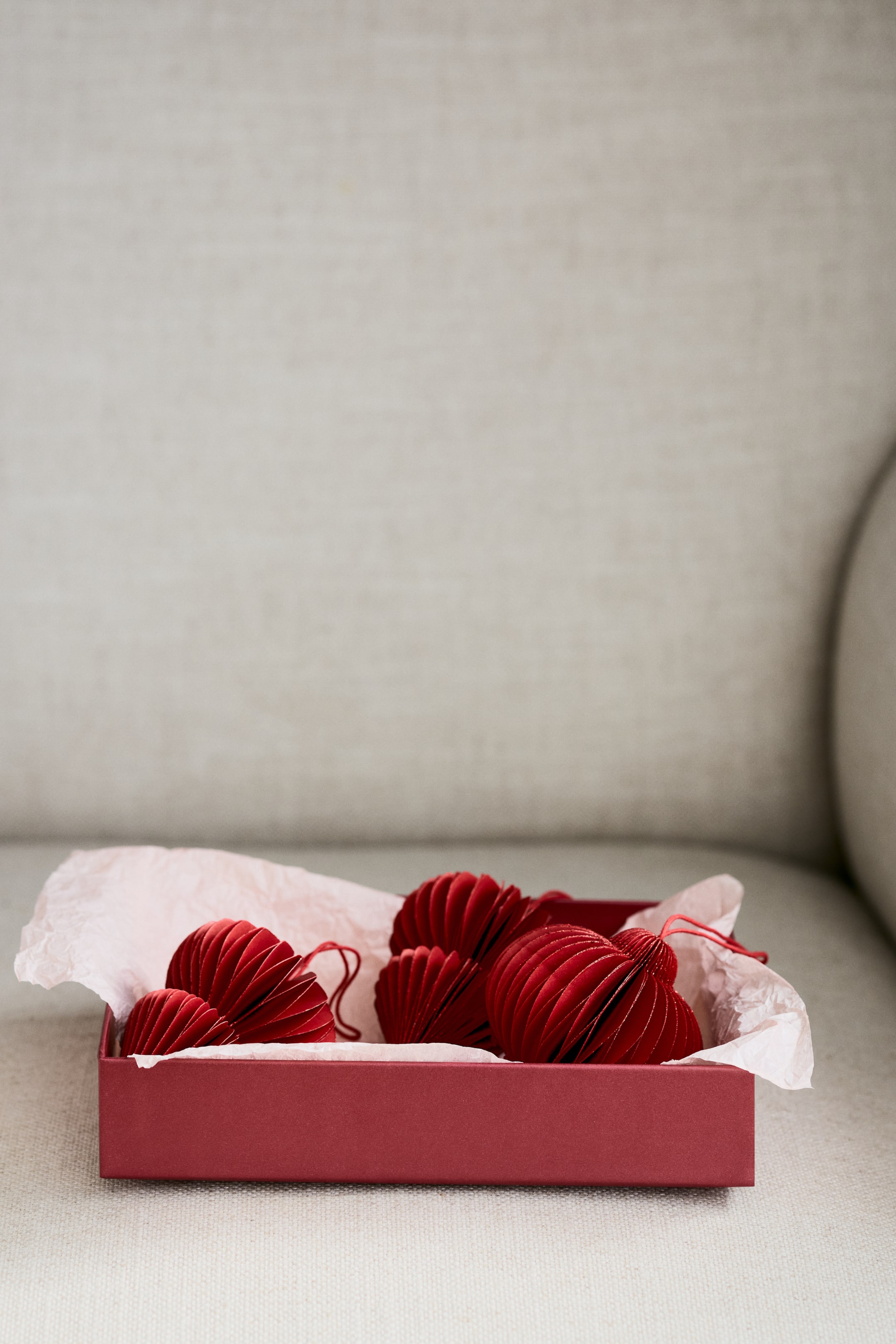 Ver imagen más grande: Pack de 2 adornos navideños de papel - Rojo - HOME | H&M ES 1