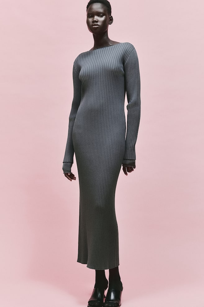 Ribbestrikket kjole i silkemiks - Mørk grå - 5