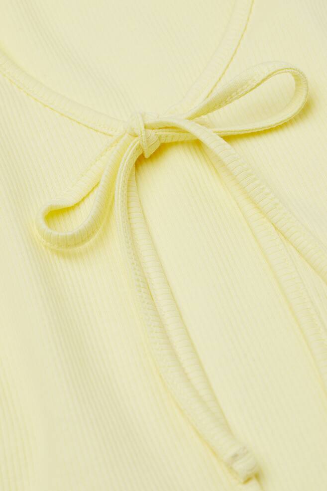 Tie-front ribbed top - Light yellow - 2