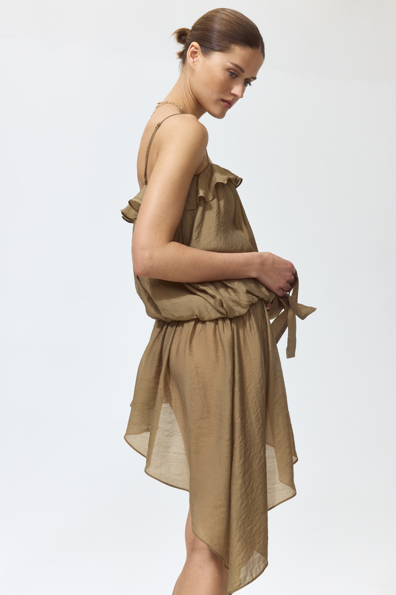 Женское платье H&M Asymmetric Dress with Flounce Trim, цвет: Хаки зелёный — фото 5