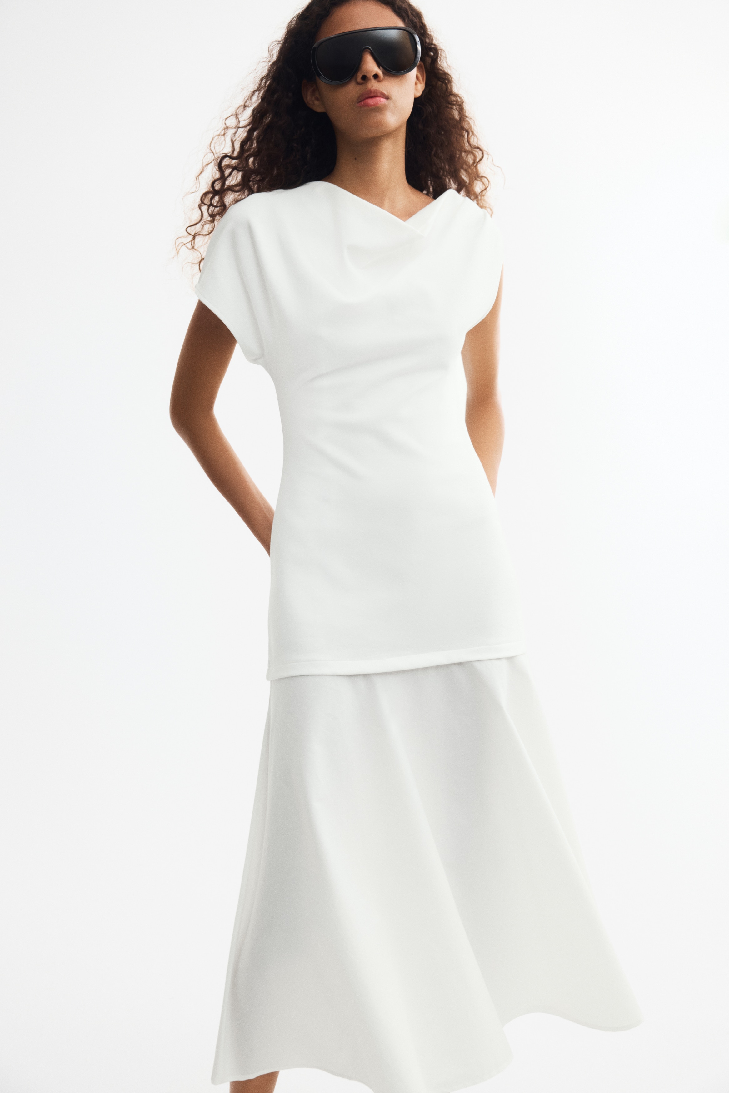 Vestido assimétrico num duo de tecidos - Creme