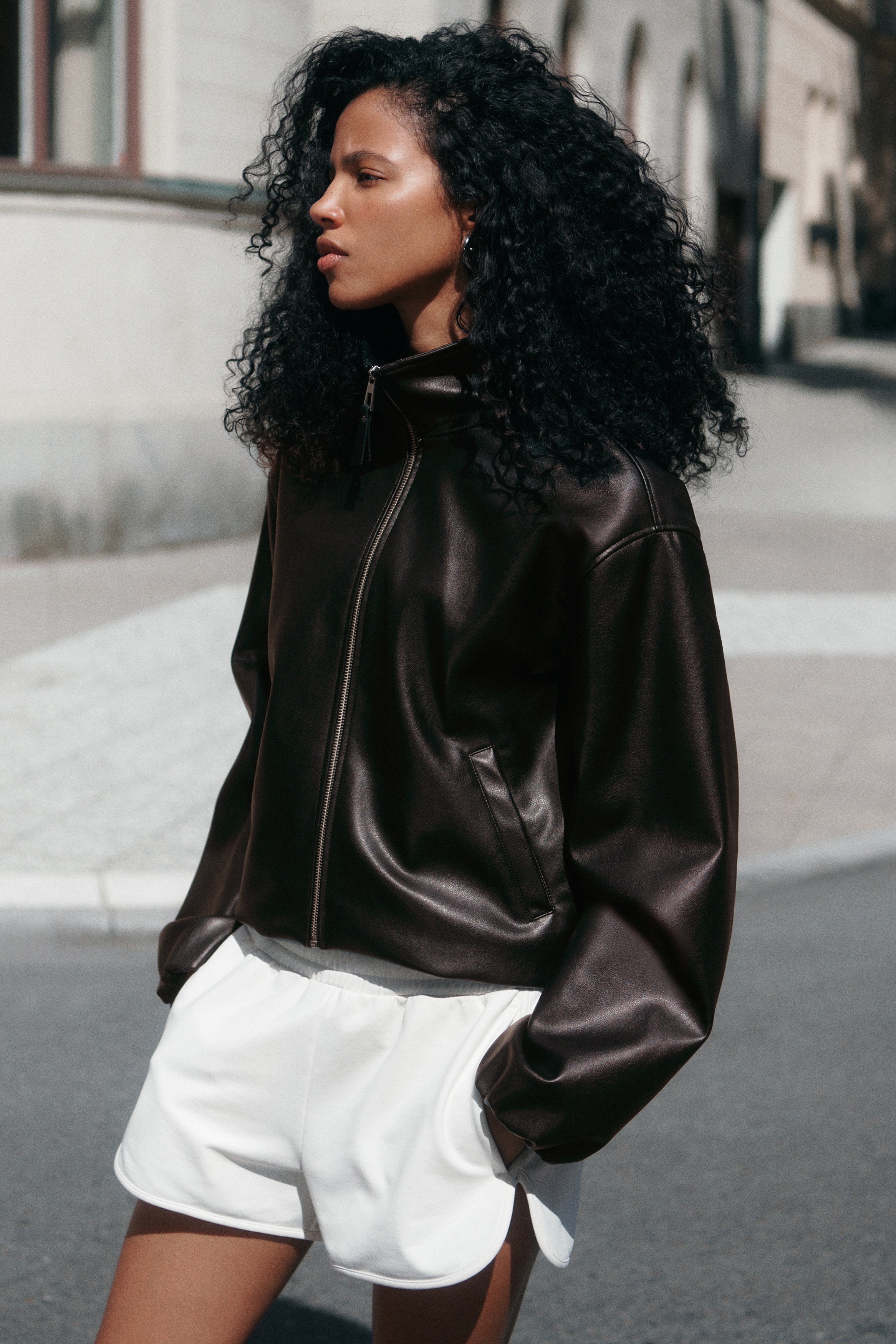 Veste à col cheminée en tissu enduitModèle
