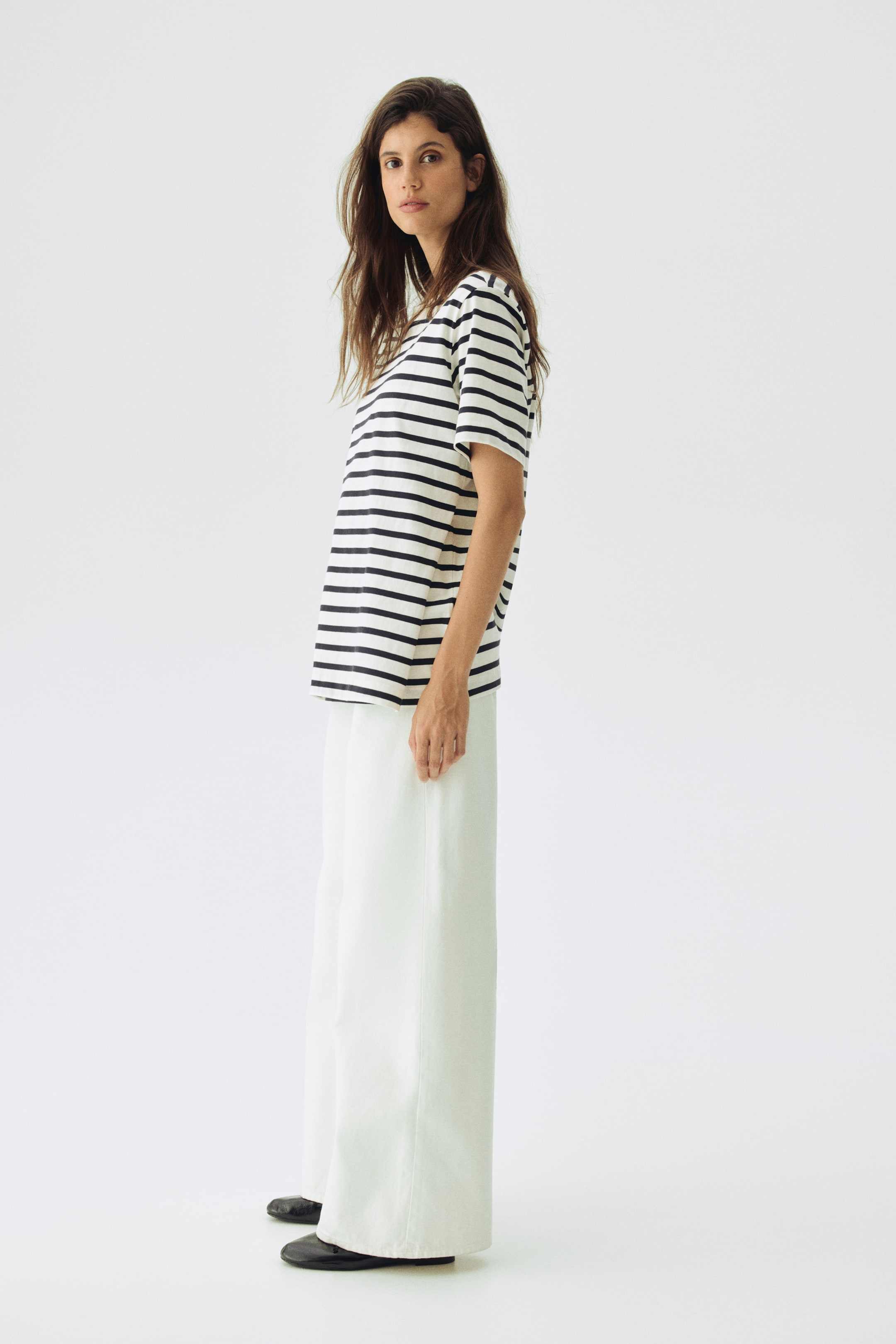 Büyük resmi görüntüle: MAMA Before & After 2’li Emzirme Üstü - Beyaz/Çizgili - KADIN | H&M TR 4