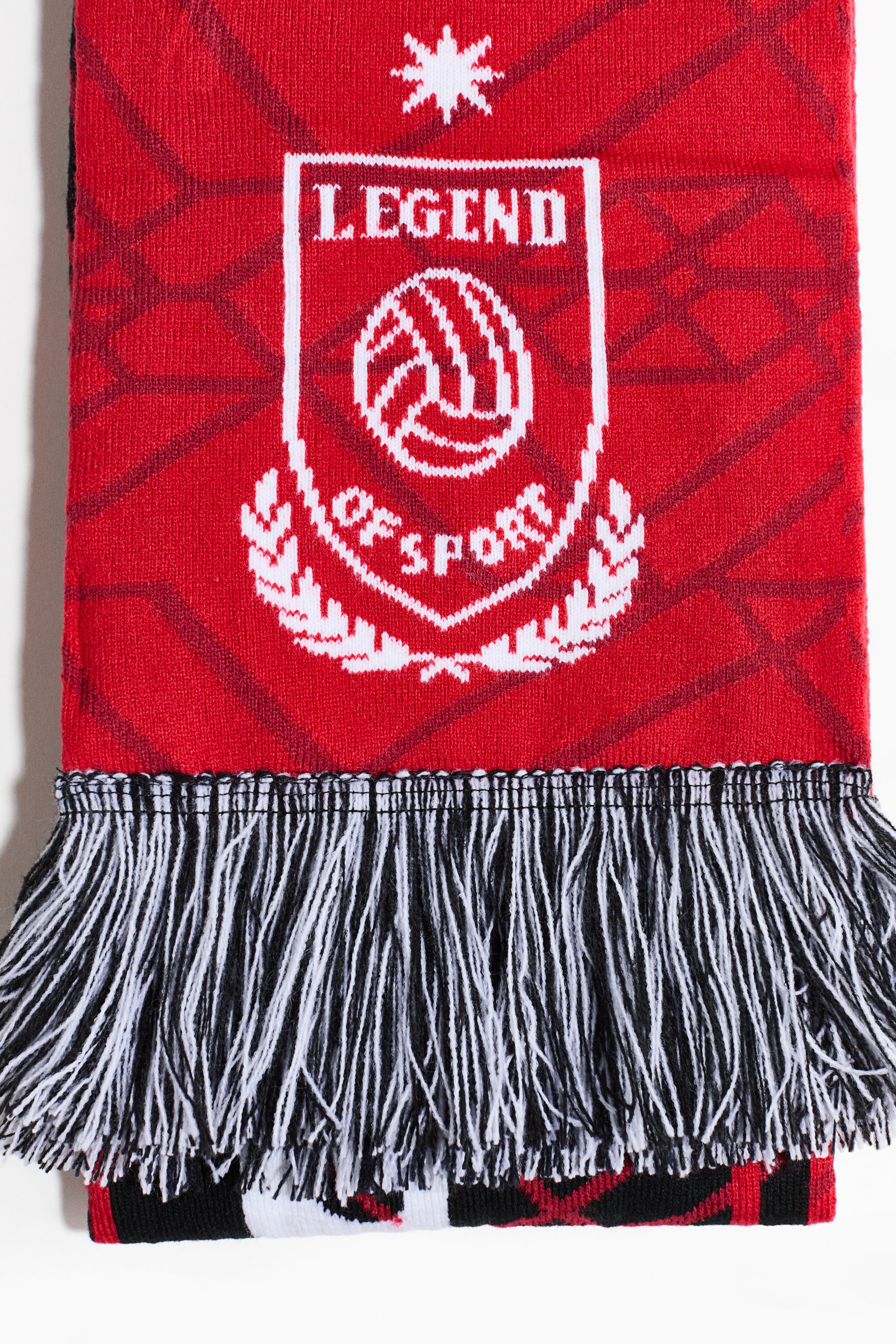  Jacquard-Knit Scarf