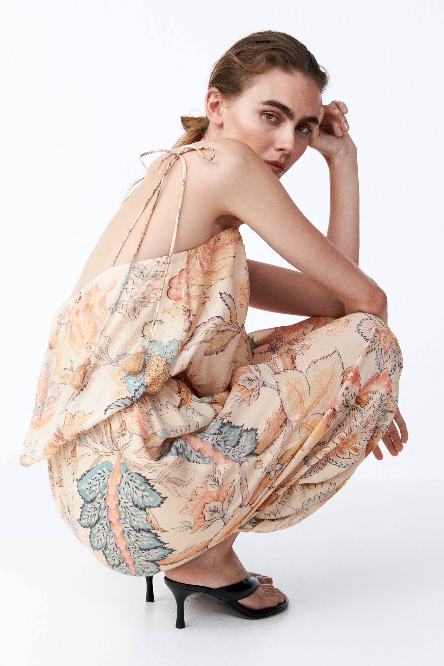 Balloon-leg tie-strap jumpsuit-Light beige/Paisley pattern - 4