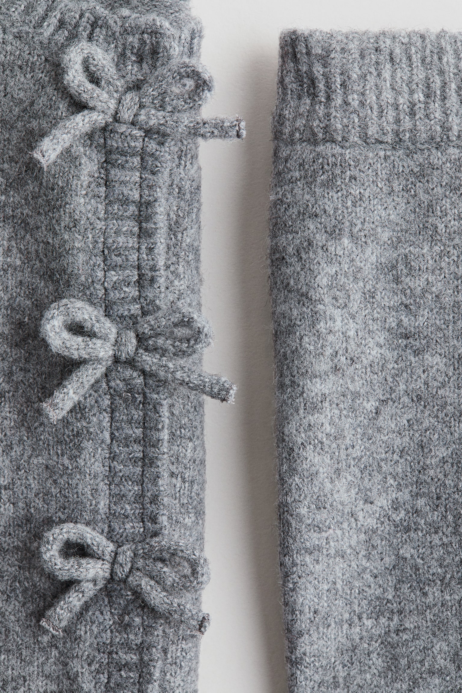 Детские комплекты H&M 2-Piece Fine-Knit Set with Bow Appliqués, цвет: Серый — фото 2