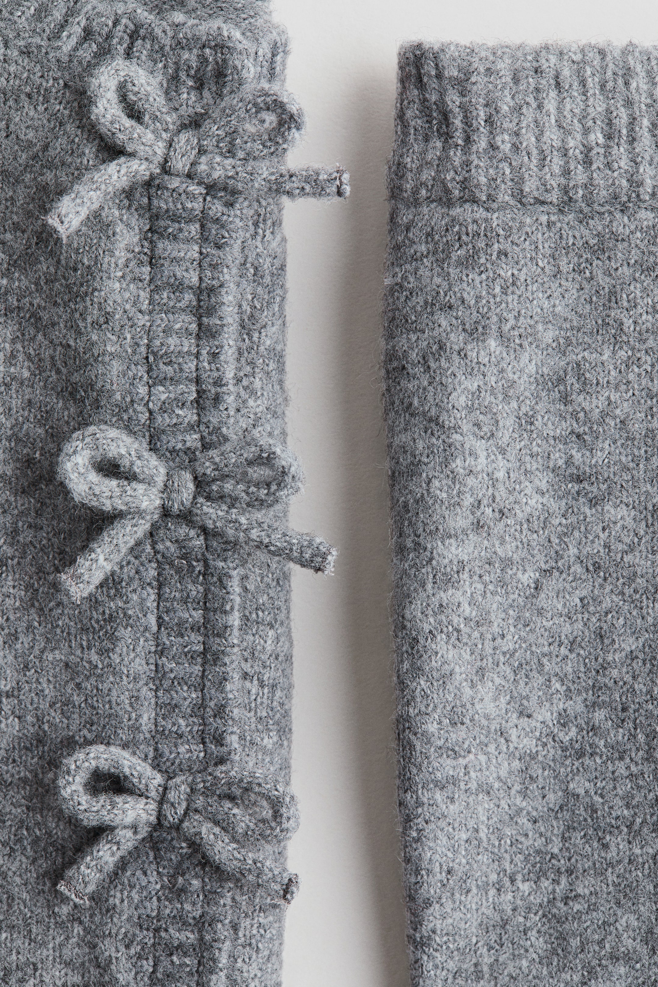 2-Piece Fine-Knit Set with Bow Appliqués