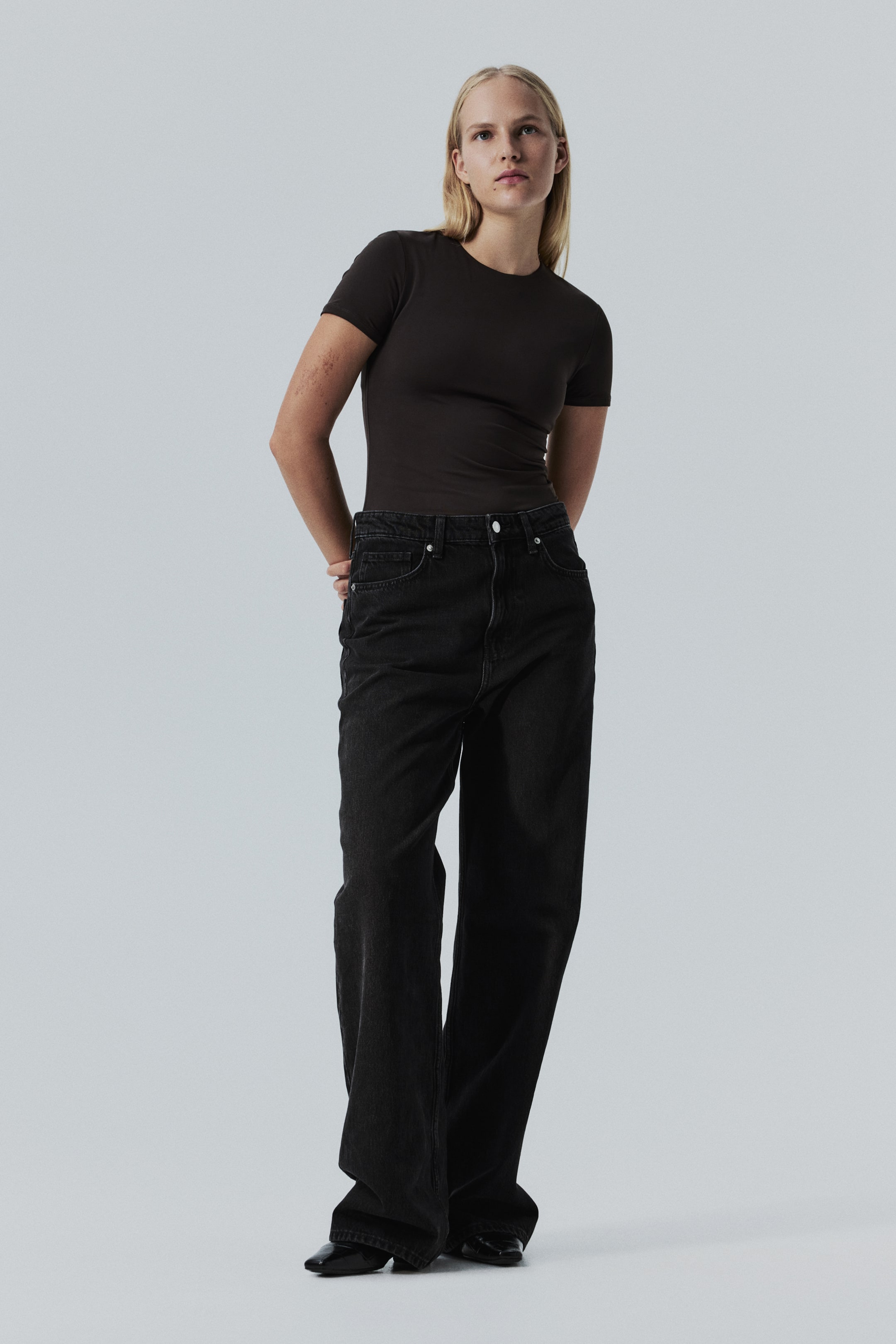 Prikaži veću sliku: Majica Sculpting - Dark brown - Ladies | H&M RS 2