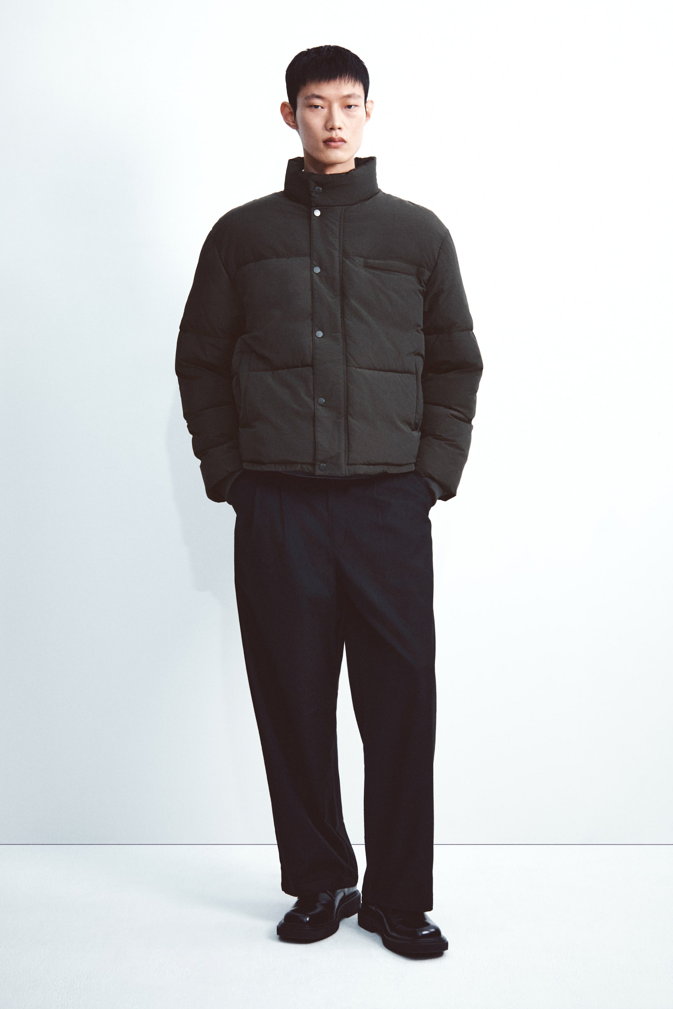 이미지 확대 보기: 나일론 퍼프 재킷 - 다크 브라운 - Men | H&M KR 1