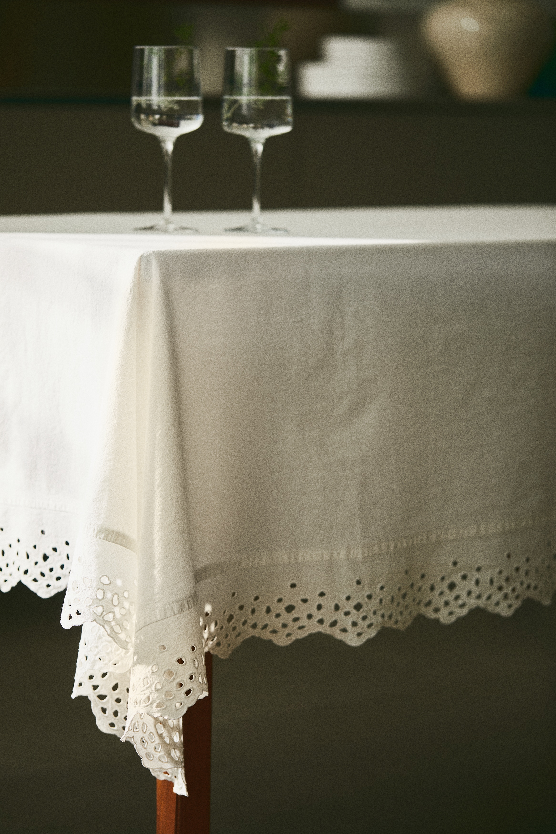 Broderie anglaise tablecloth - White