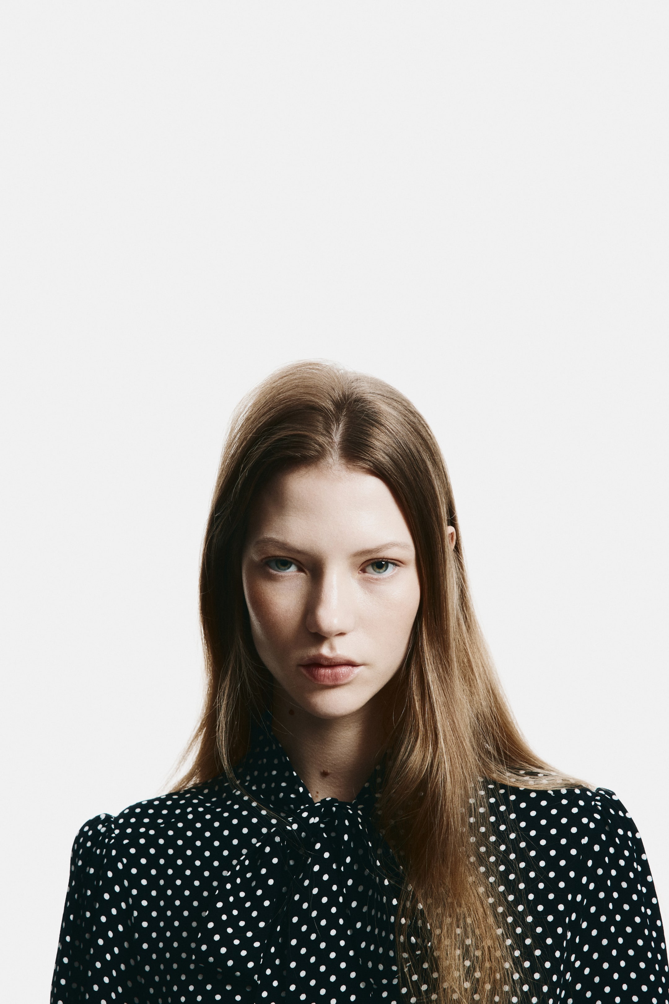 Visa större bild: Klänningstunika med knytkrage - Svart/Prickig - DAM | H&M SE 2