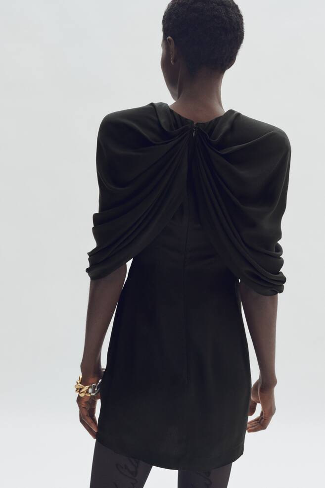 Vestido mini en satín drapeado - Negro - 3