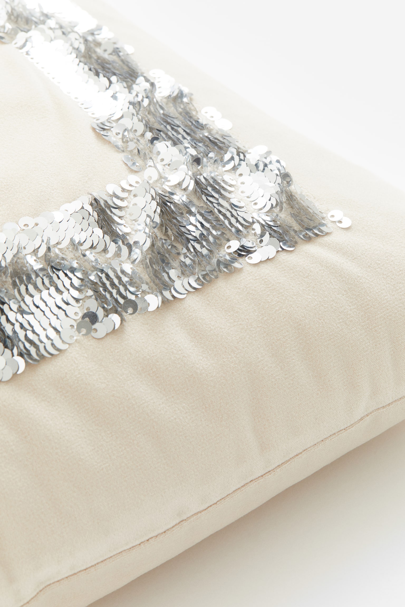 Reversible sequin-motif cushion cover - Light beige/Silver-coloured - 2