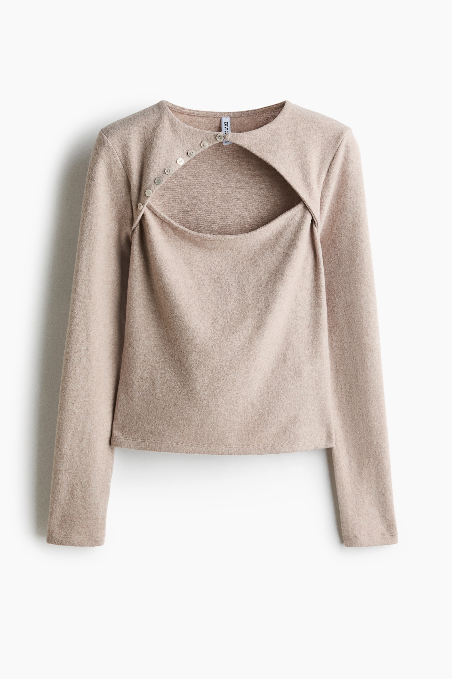 Un haut en tricot beige Ã  manches longues est prÃ©sentÃ© de face, avec un col rond et une grande ouverture asymÃ©trique Ã  la poitrine. Une ligne diagonale de petits boutons de couleur claire sâÃ©tend du col jusquâau cÃ´tÃ© de lâouverture.