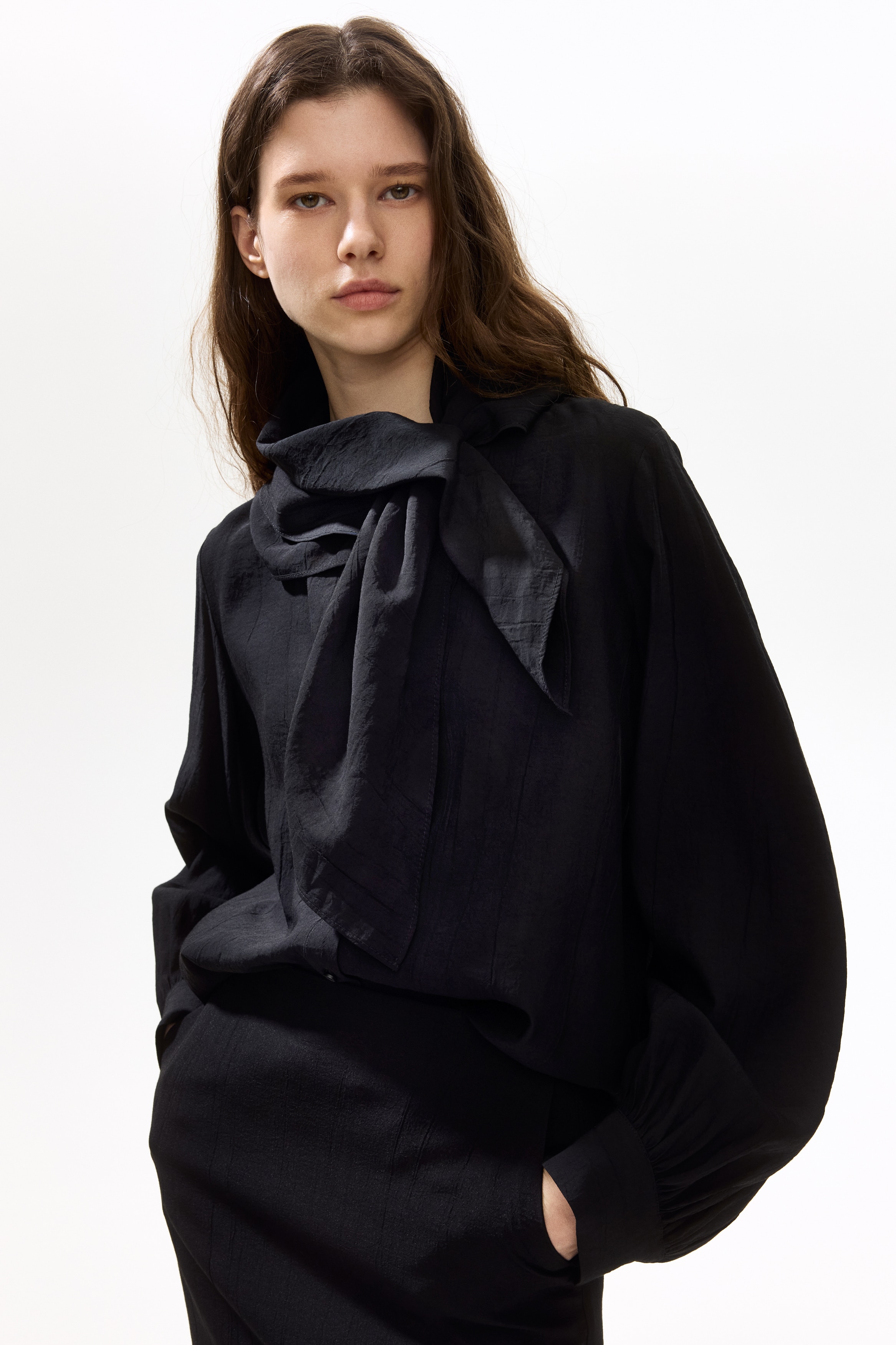 Camicia con sciarpa decorativa - Nero/Turchese polvere chiaro