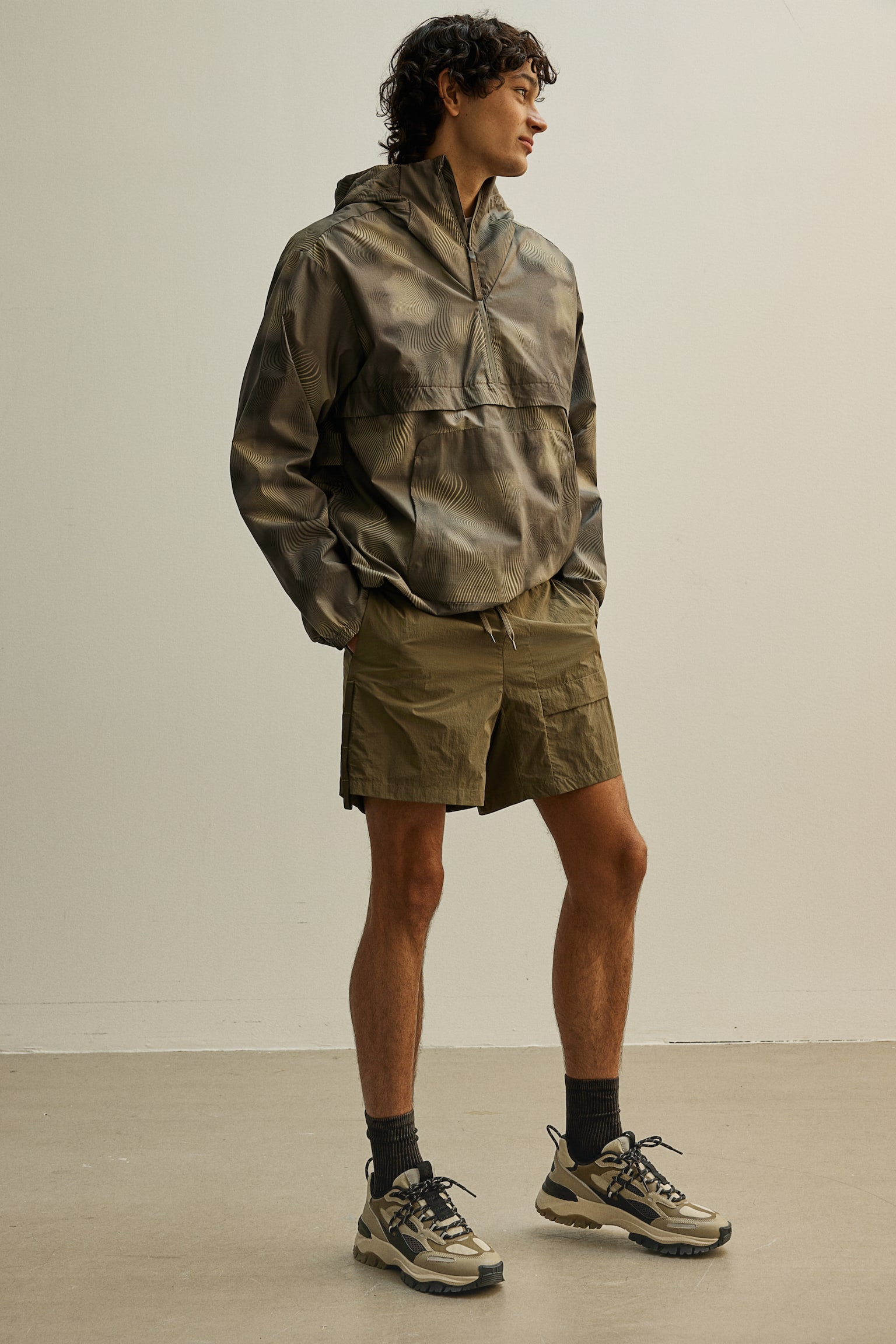 Short lightweight sports shorts - Khaki green/Black - 5