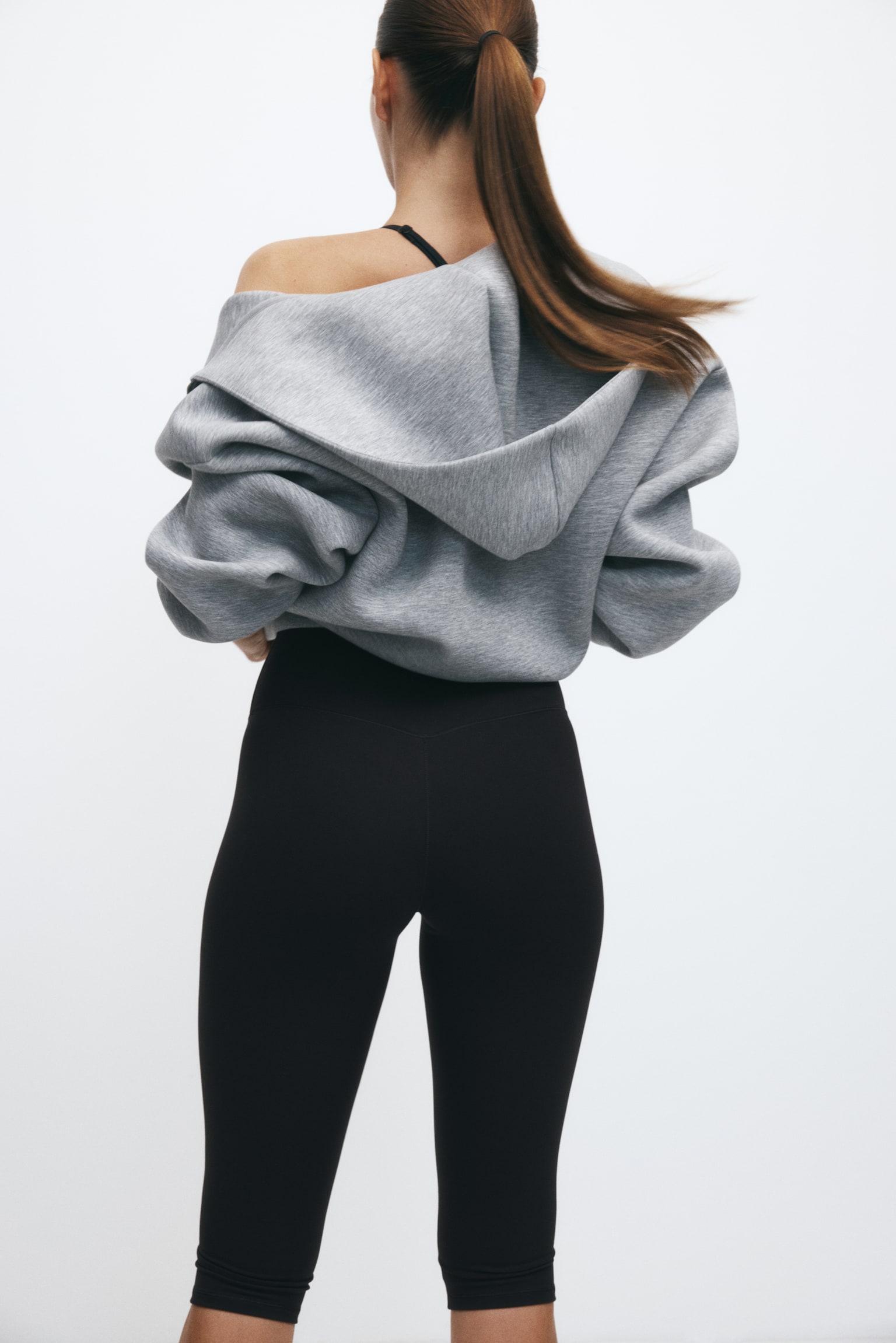 Женские леггинсы H&M Capri Sports Leggings with SoftMove™, цвет: Чёрный — фото 4