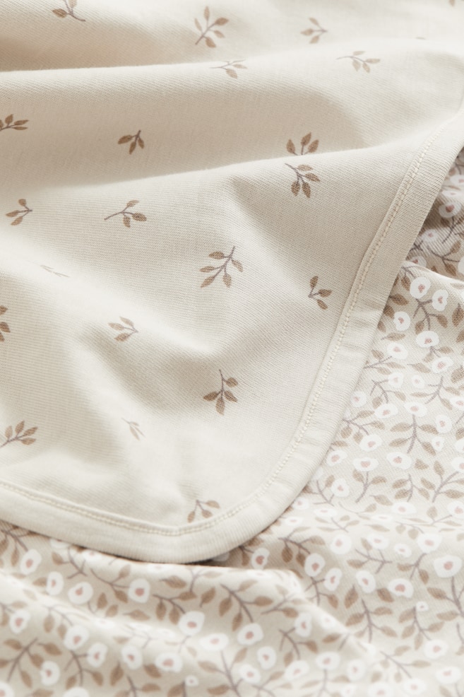 Copertina baby in jersey - Beige chiaro/fiori/Beige chiaro/leopardato/Bianco/arcobaleni/Bianco/fiori - 2
