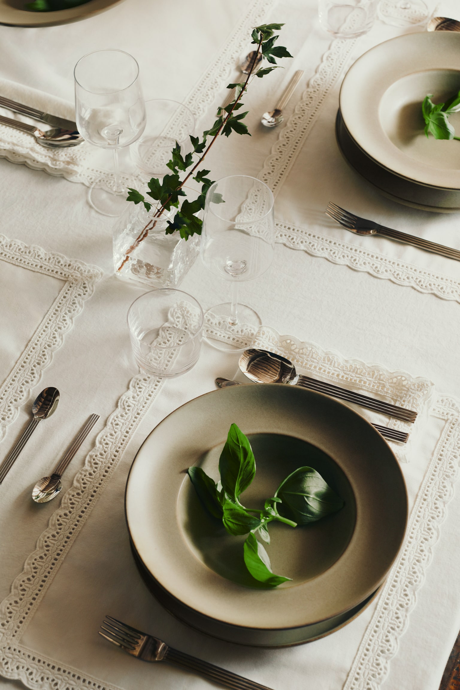 מארז 2 פלייסמטים בסיומת תחרה - לבן - 4