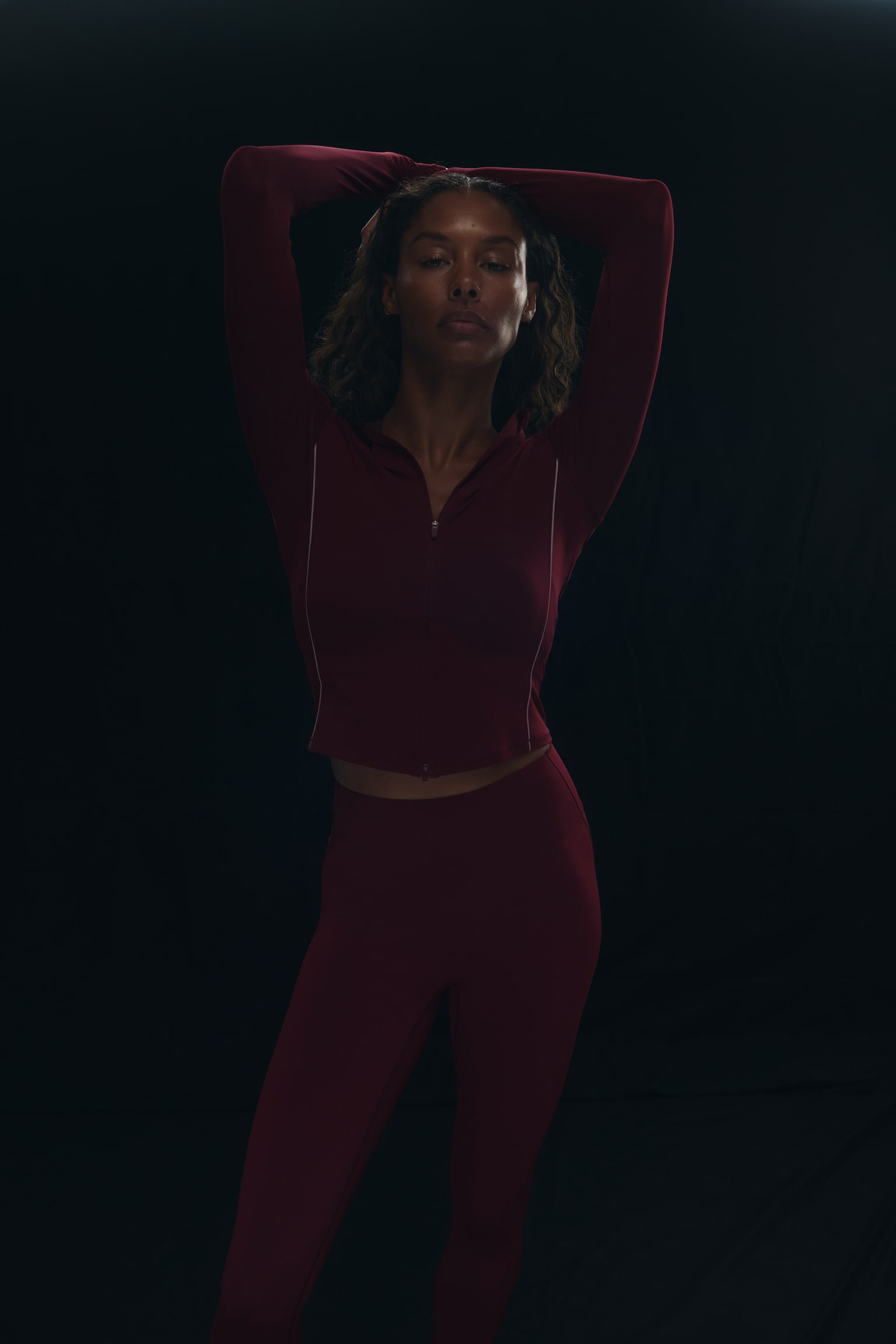 Женская куртка H&M Move Hooded Activewear with CoolMove™, цвет: Вишнёвый красный — фото 4