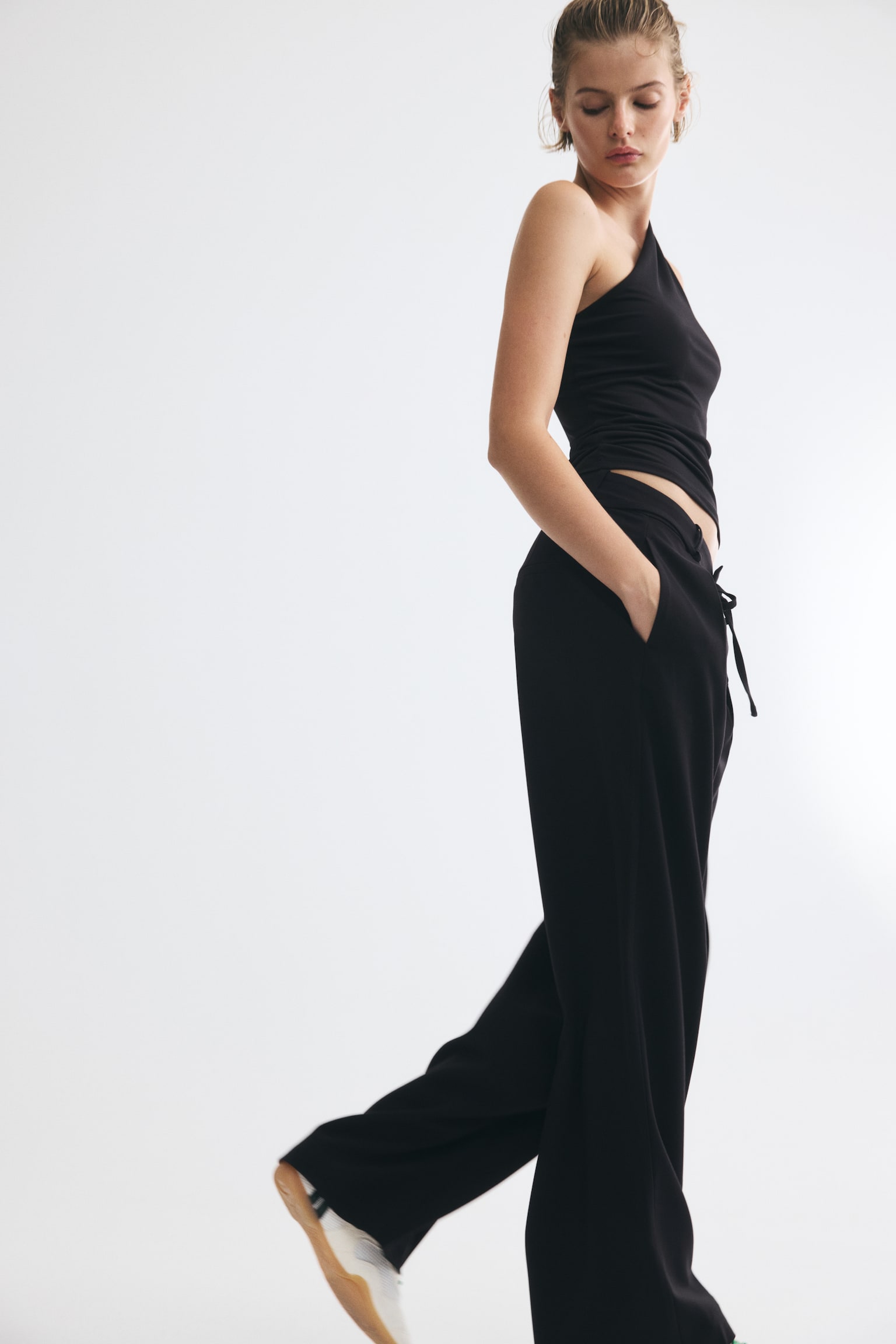 Женские брюки H&M Pleated Tie-Belt, цвет: Чёрный — фото 3