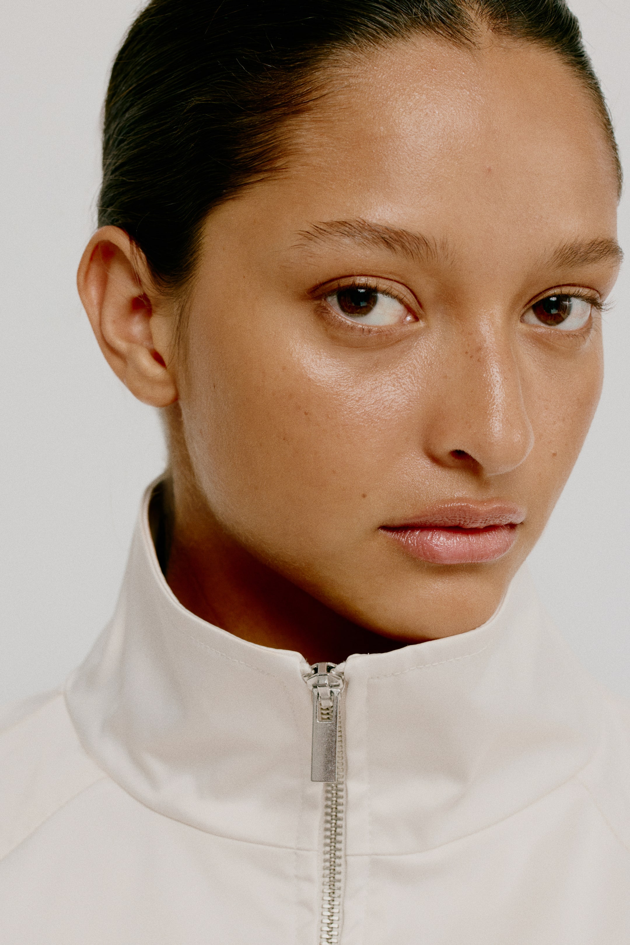 Balloon-sleeved satin jacket