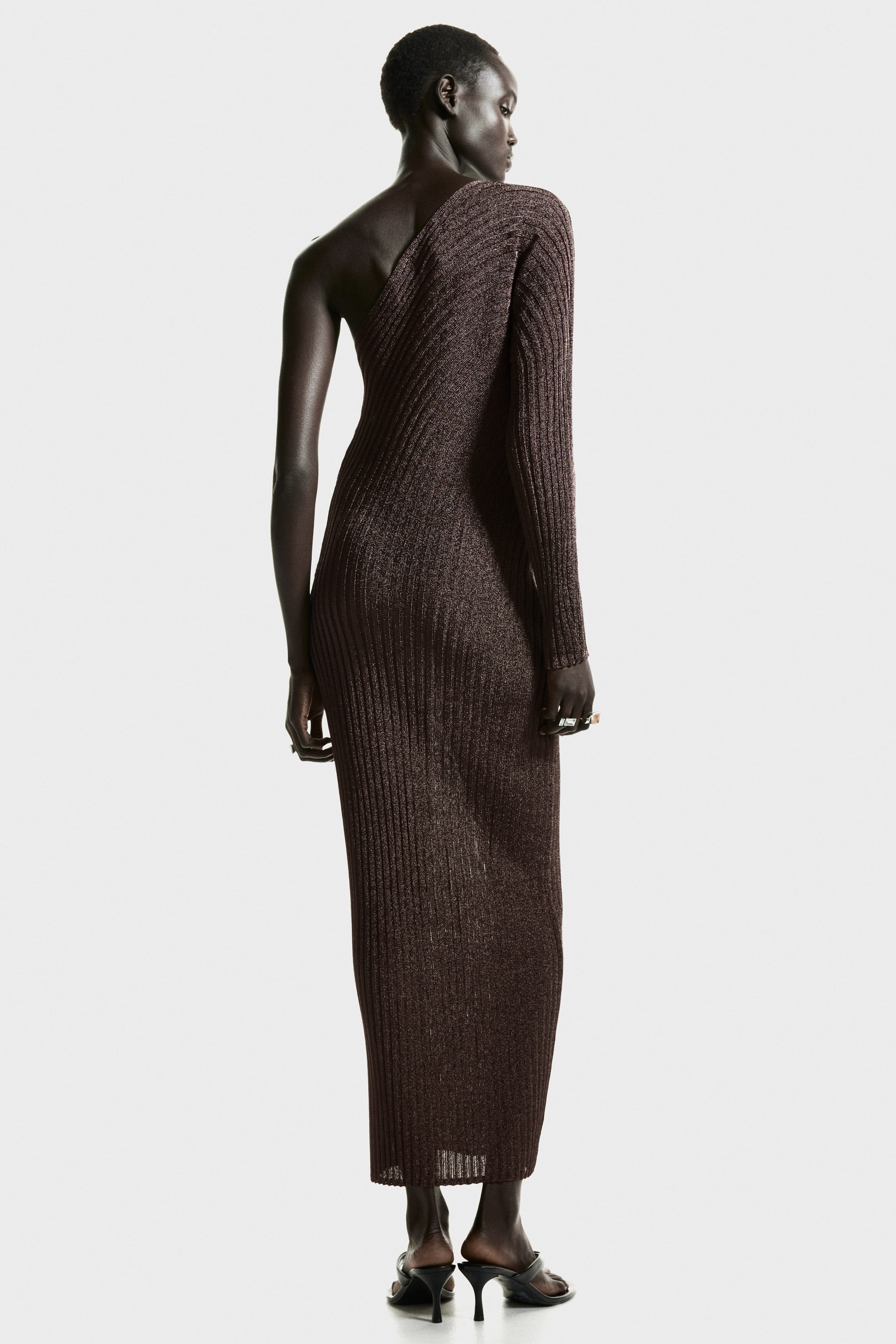 Visualizza immagine più grande: Abito monospalla metallizzato - Marrone scuro - DONNA | H&M IT 5