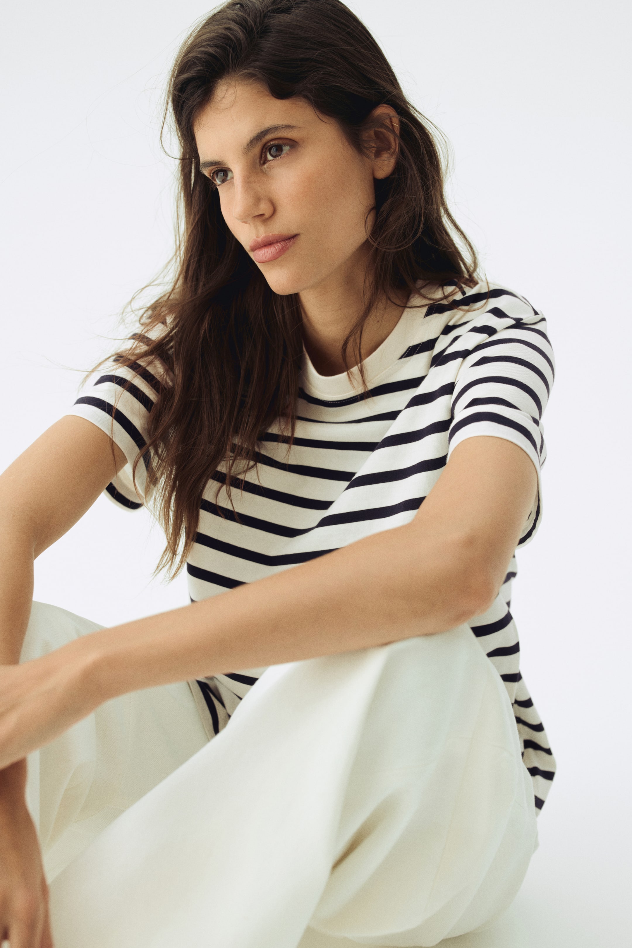 Büyük resmi görüntüle: MAMA Before & After 2’li Emzirme Üstü - Beyaz/Çizgili - KADIN | H&M TR 1