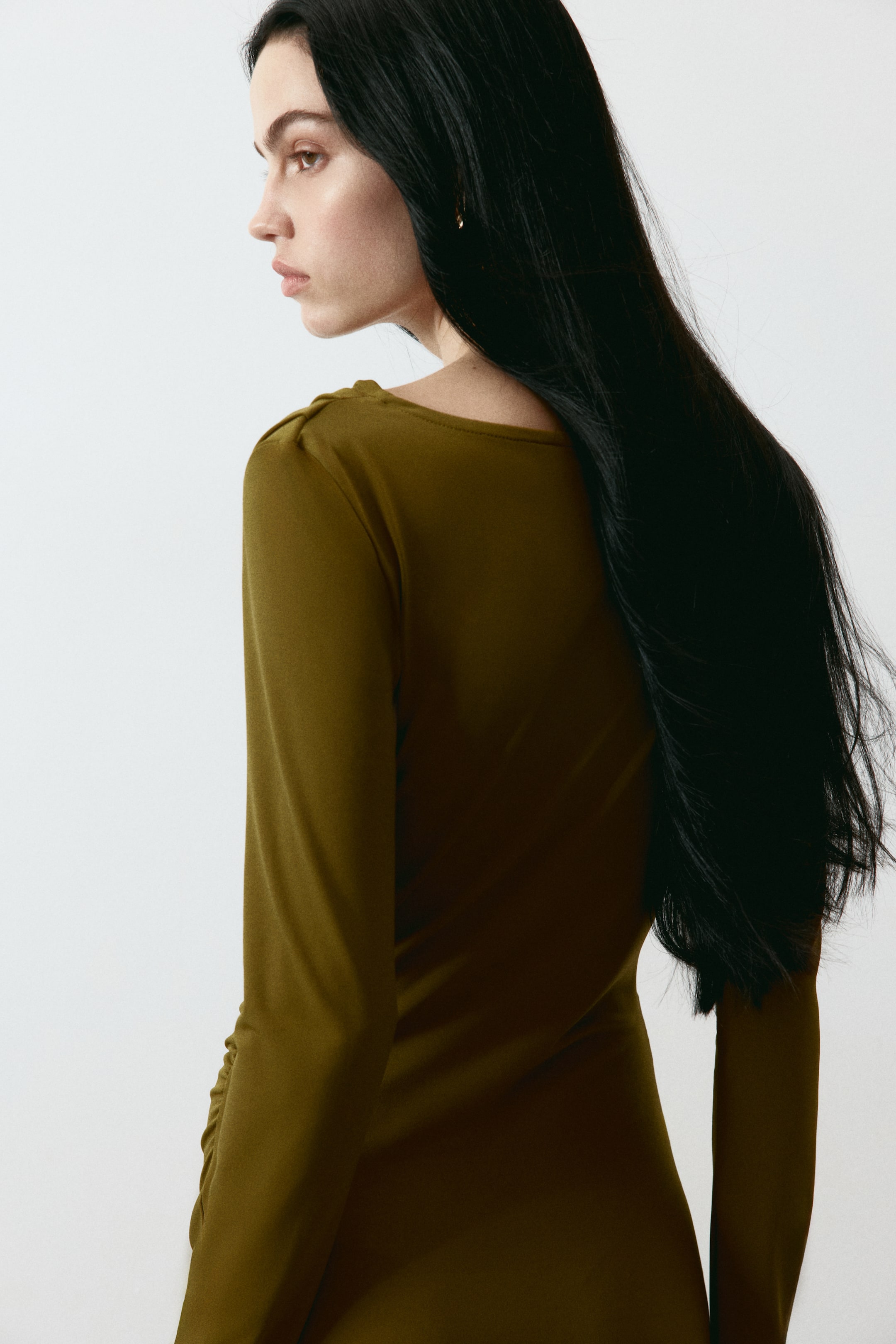 Visa större bild: Trikåklänning med draperad ringning - Gyllene olivgrön - DAM | H&M SE 3