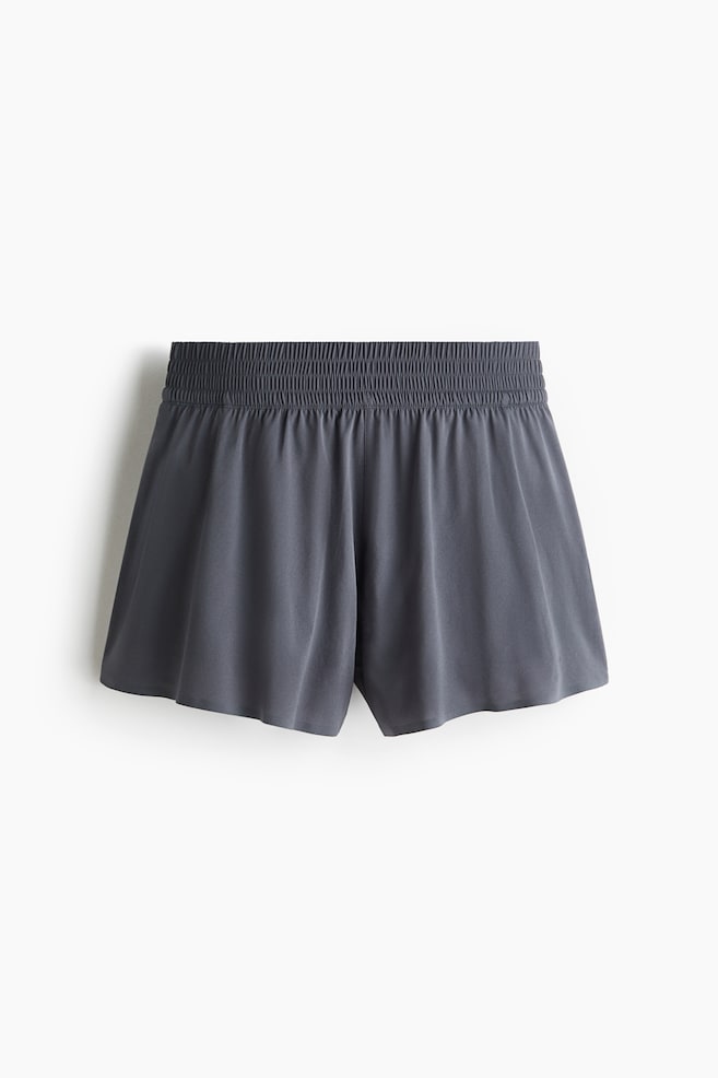 Short de sport superposé avec poche - Gris argile foncé/Noir/Mûre de Boysen/Blanc/Vert montagne/Marron chaud/Mauve ancien/Prune/Jaune beurre - 1
