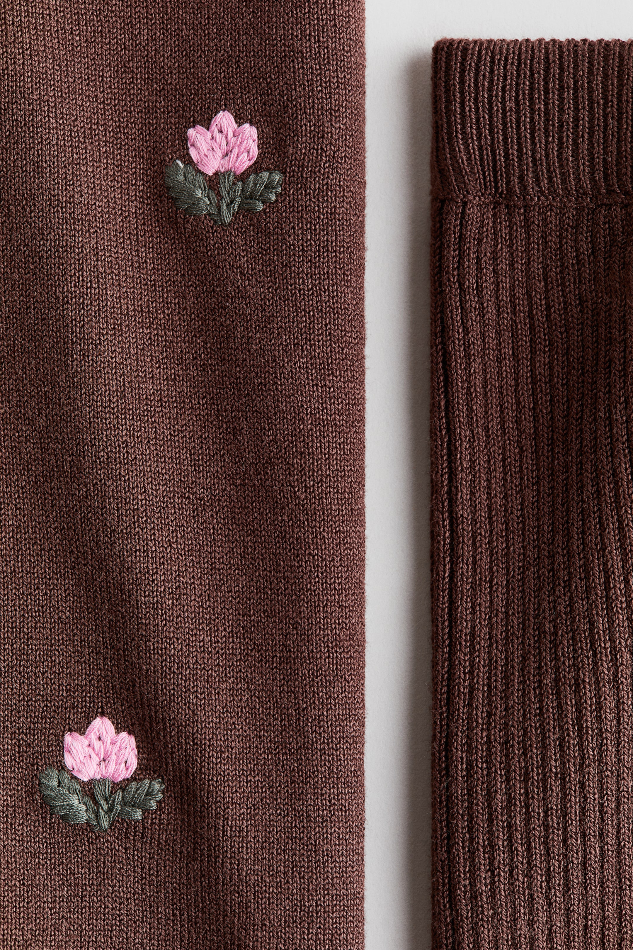 Ensemble 2 pièces en tricot avec détails brodés