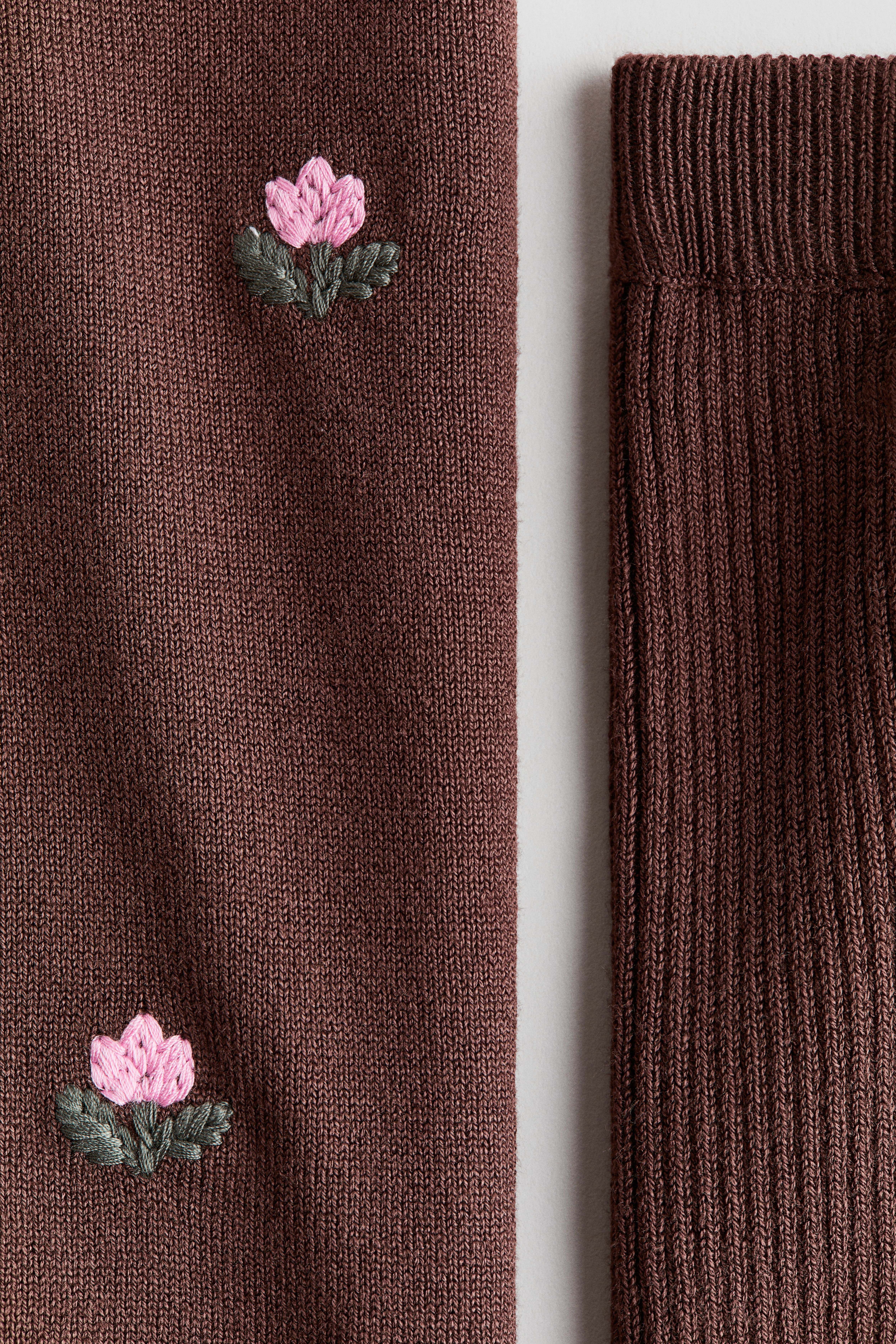 Ensemble 2 pièces en tricot avec détails brodés