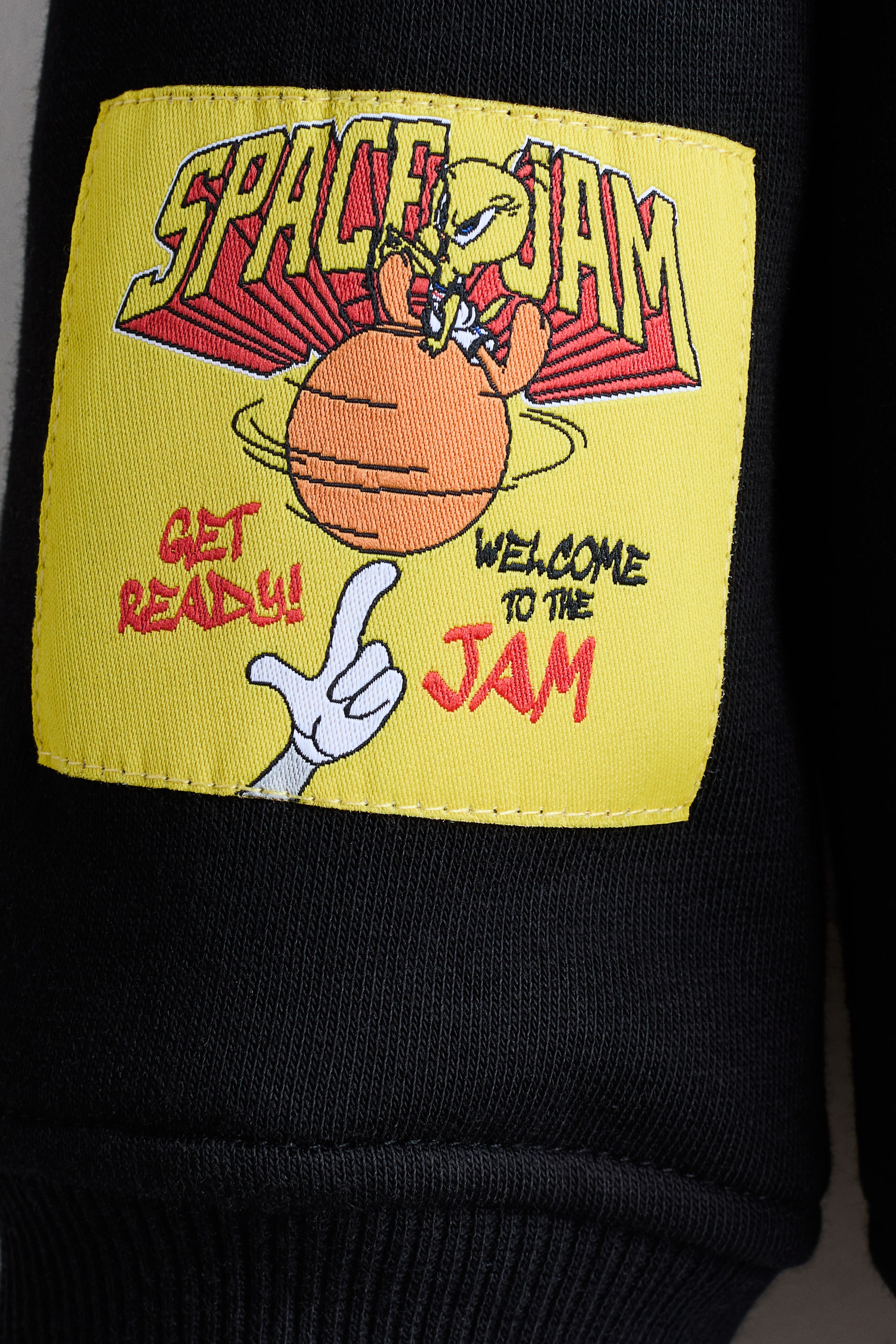 Büyük resmi görüntüle: Baskı Motifli ve Kapüşonlu Üst - Siyah/Space Jam - ÇOCUK | H&M TR 3