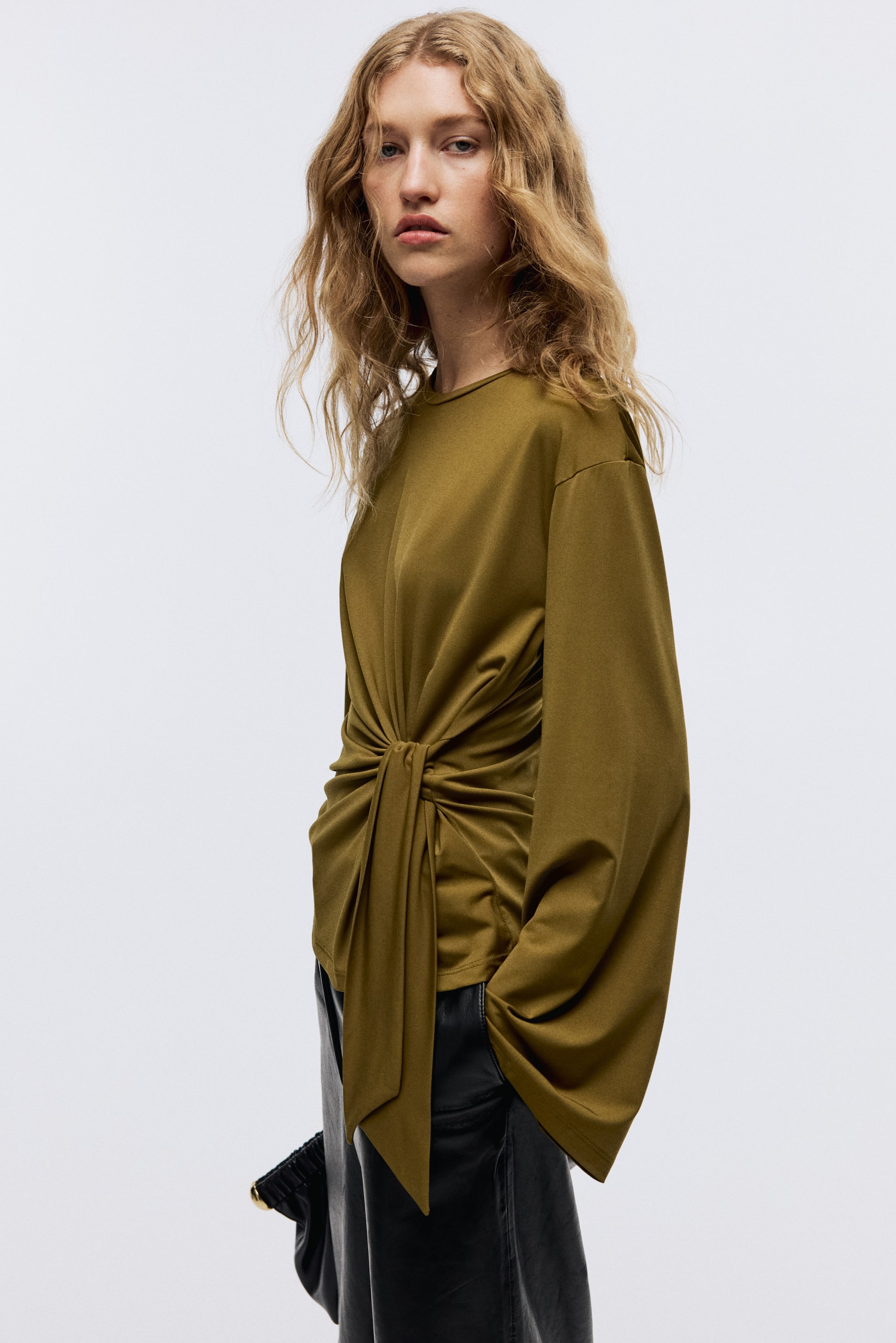 拡大画像を表示: タイディテールトップス - ゴールデンオリーブ - レディース | H&M JP 3